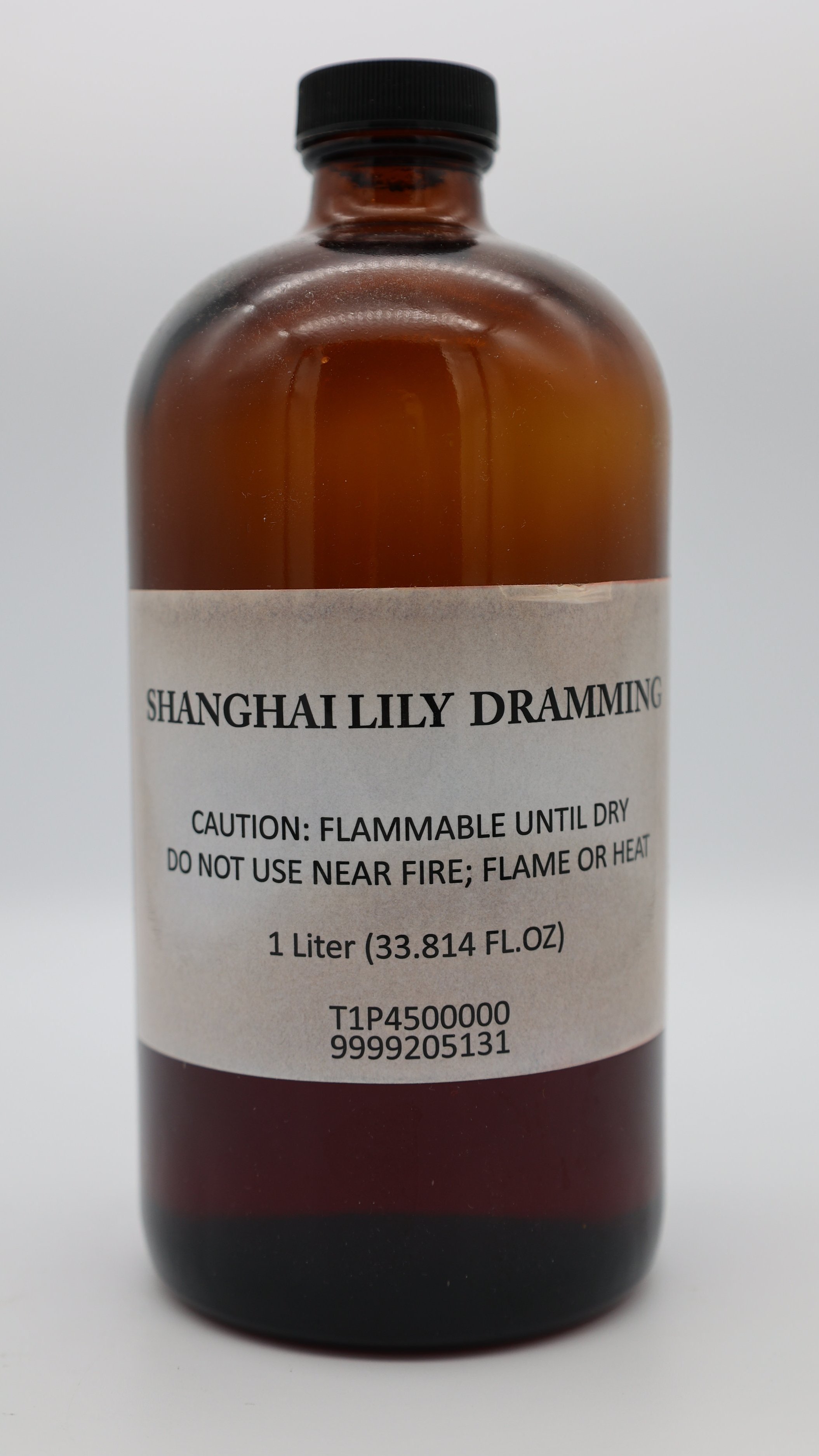 6S5A5299TomFord_ShanghiLily_Dramming_LiterBottle.jpg