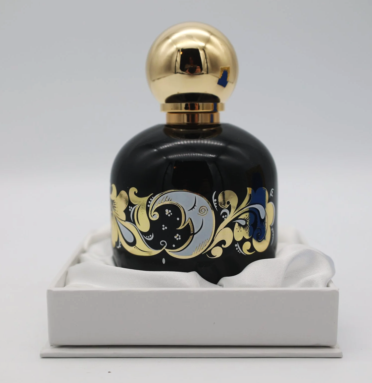 6S5A2322VagabondPrince_Enchantedforest_100ml_OpenedBox.png