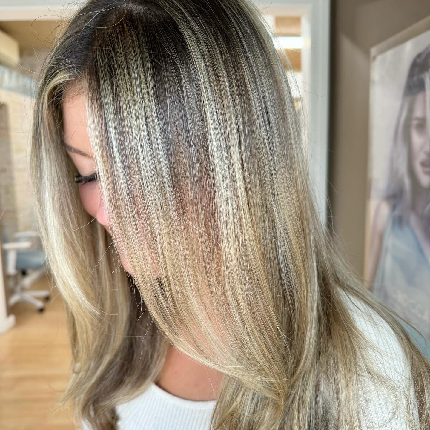 Creamy l a t t e locks 🧡
.
@hairbyrachelbrooks does it again and she is booked my friends! 
.
Call now to get on her schedule for the holidays 
🎃🦃🎅🏻