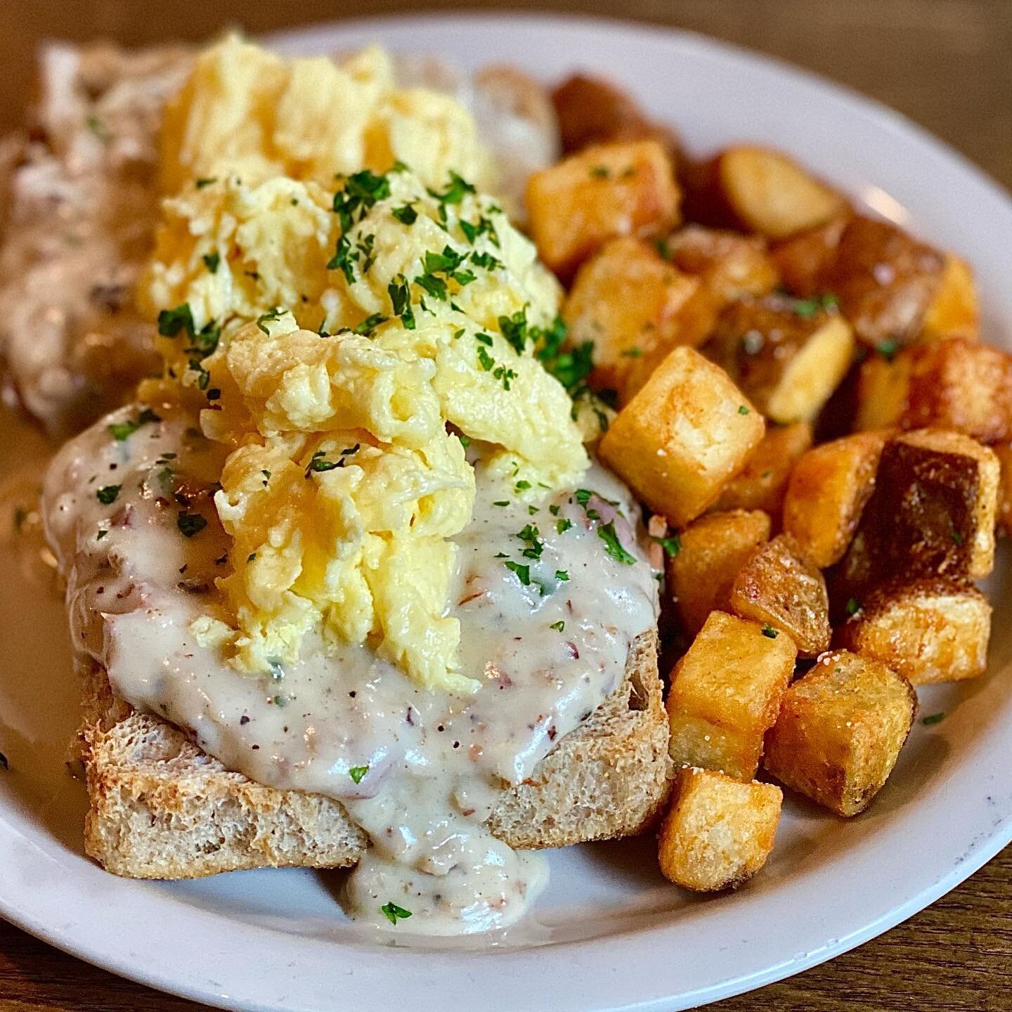 SUNDAY BRUNCH: 11am-3pm! 🥓 Full Brunch Menu available in our Highlights. Takeout Available. 🍳 215-426-2665 🧇
&bull;
&bull;
Today&rsquo;s Special: Bacon and Sausage Gravy over Rosemary Focaccia with Scrambled Eggs and Breakfast Potatoes.
#sundaybru