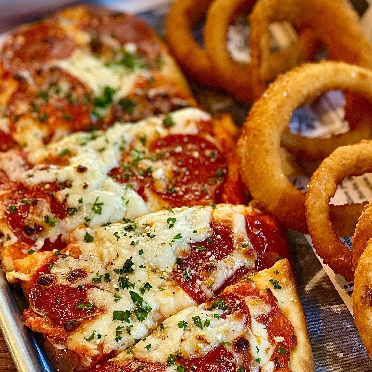 215-426-2665 &bull; OPEN TODAY AT 4pm! (outdoor dining available‼️) &bull; Call to order takeout ☎️ &bull; Full Menu in our highlights! QUIZZO AT 7!! 🧠 
&bull;
&bull;
Today&rsquo;s Special:
-Flatbread Pizza with Pepperoni, Mozzarella and Vodka Sauce