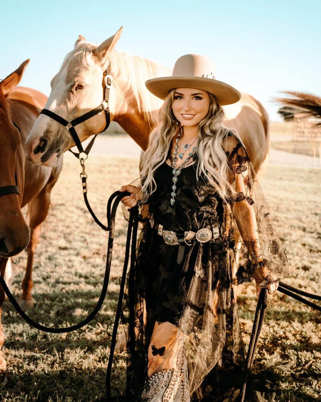 I am so freaking honored to take pictures of incredible people and Bad to the Bone Women! 😍✨👊🏻 Huge THANK YOU to all the wonderful people I have met through Photography & that Hire me to capture the Landmarks in Life!
.
.