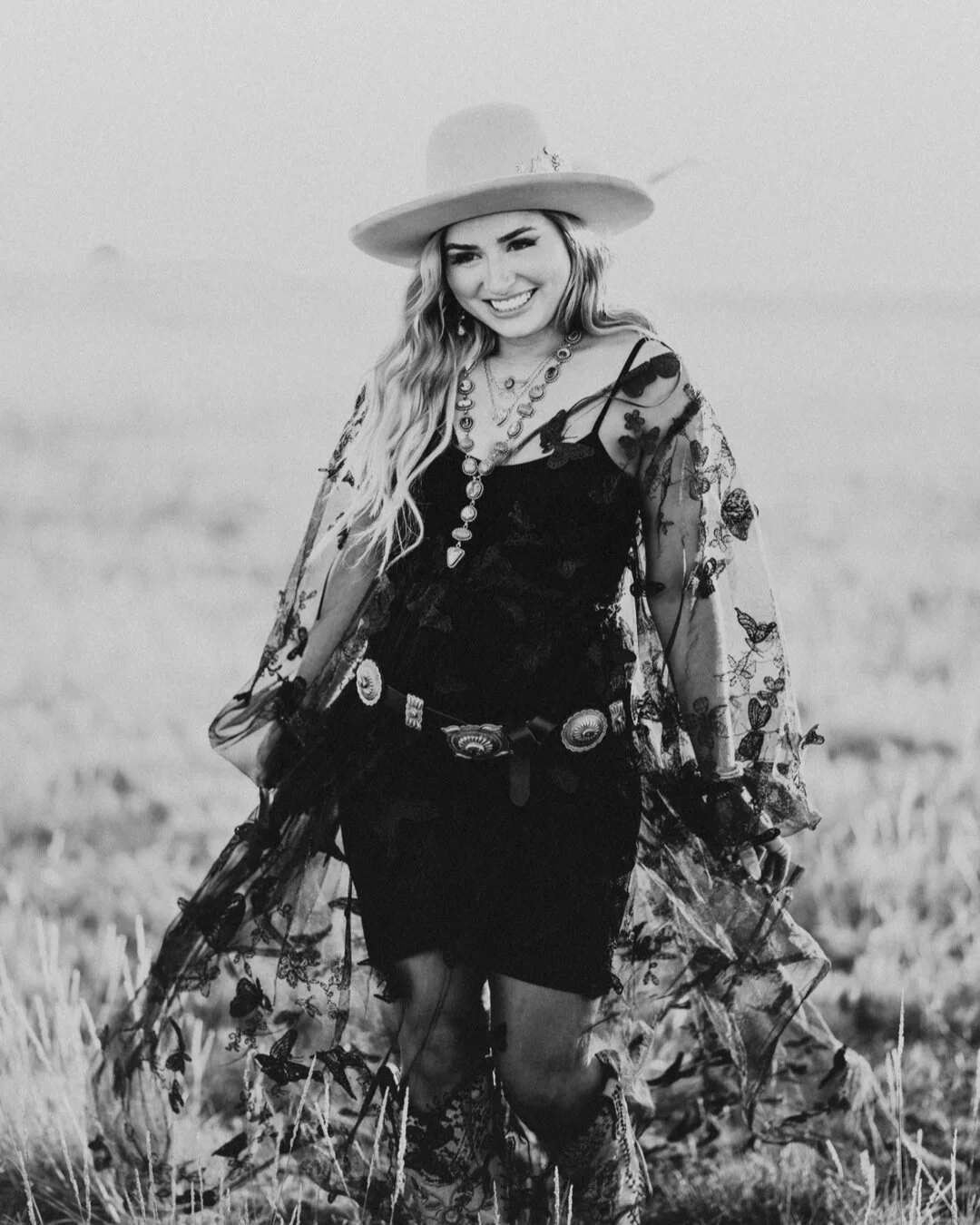 TGIF ✨
.
.
.
.
. 
#WesternStyle #WesternFashion #adventuresession #wildloveadventures #nfrstyle # #Idahophotographer #momentsovermountains #Cowgirlstyle #Photoshoot #radlovestories #wildhairandhappyhear