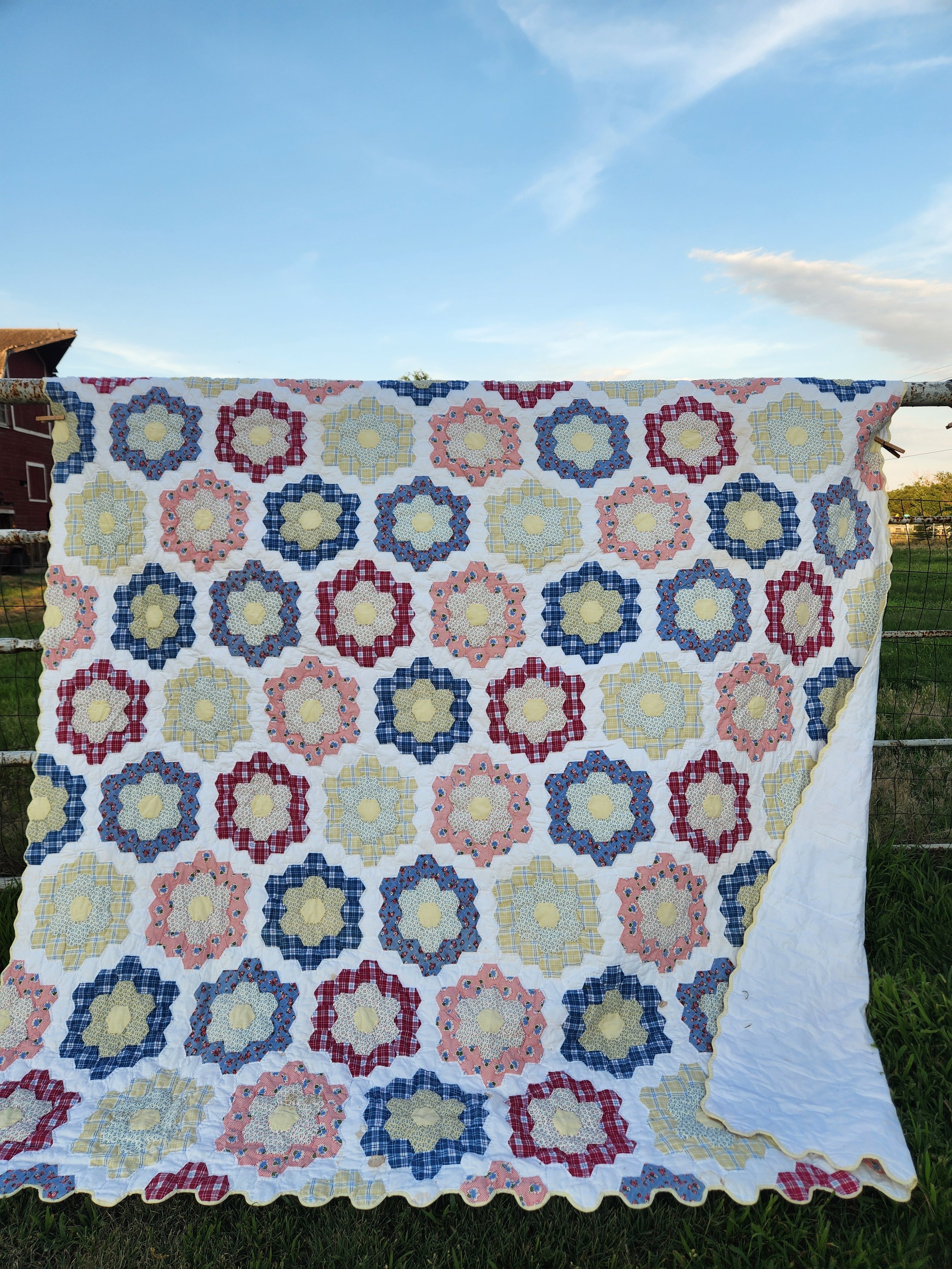 Vintage Cottage Grandmothers flower garden quilt