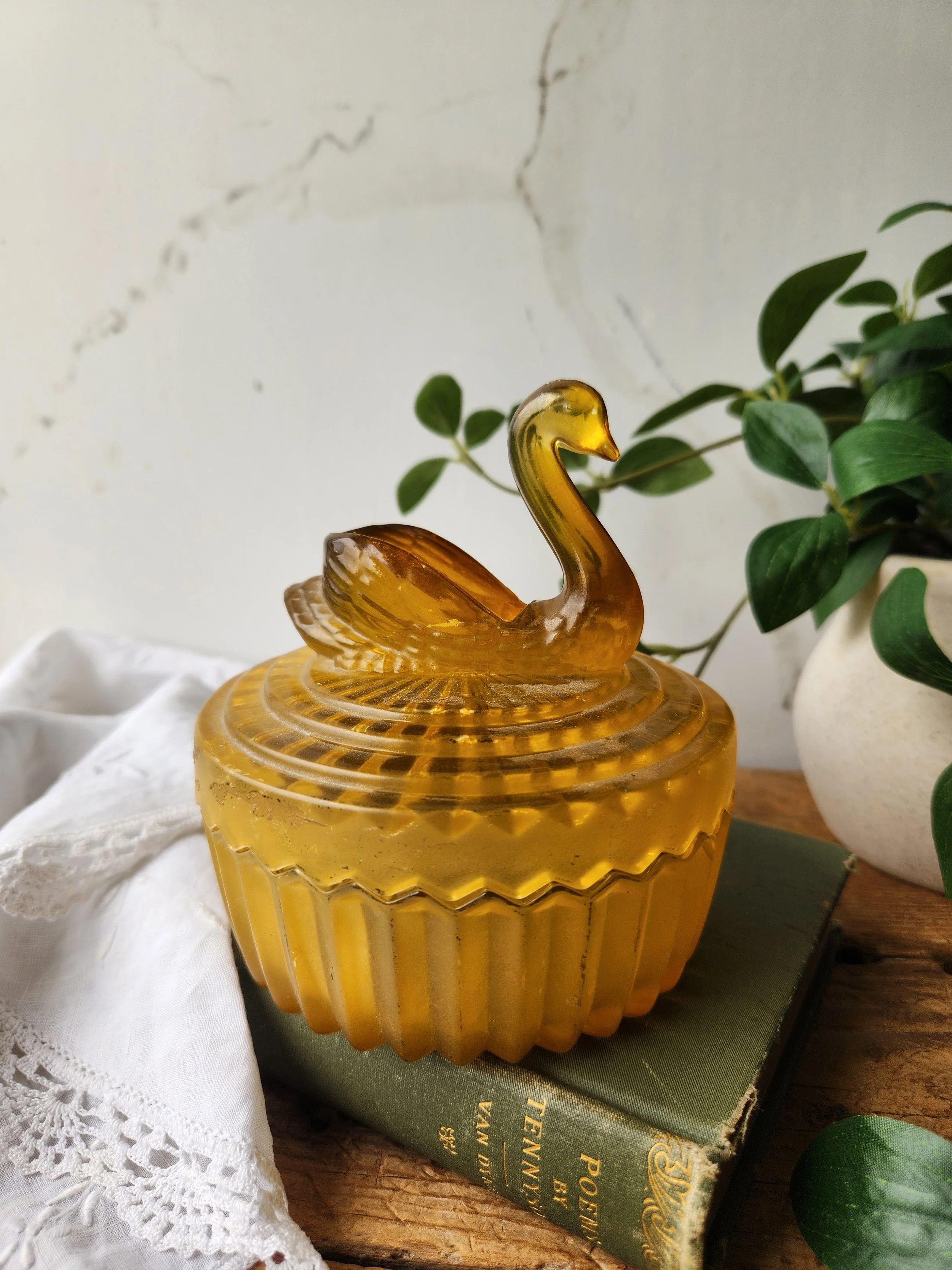 Vintage Jeanette Glass lidded swan dish