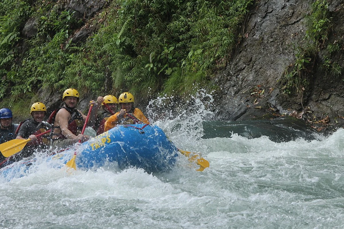 Rafters navigate the exciting Cucaracho River