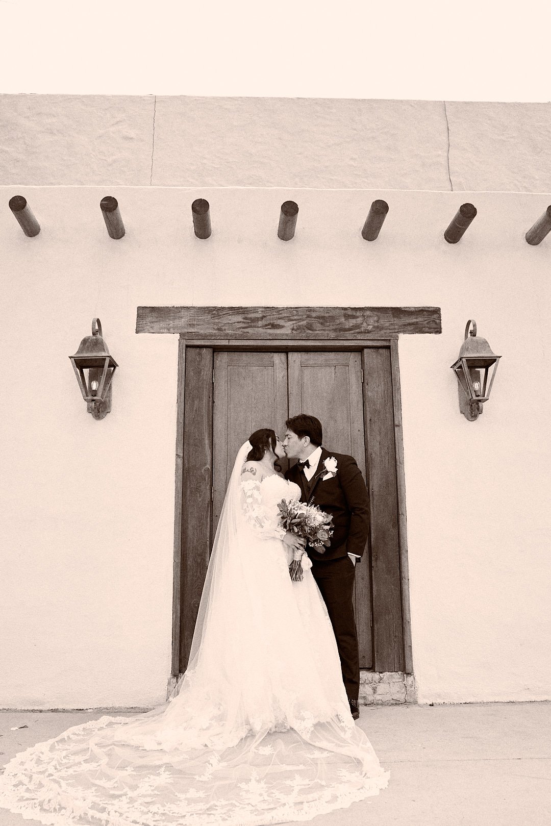 Gisela & Elijah (284) Social.jpg