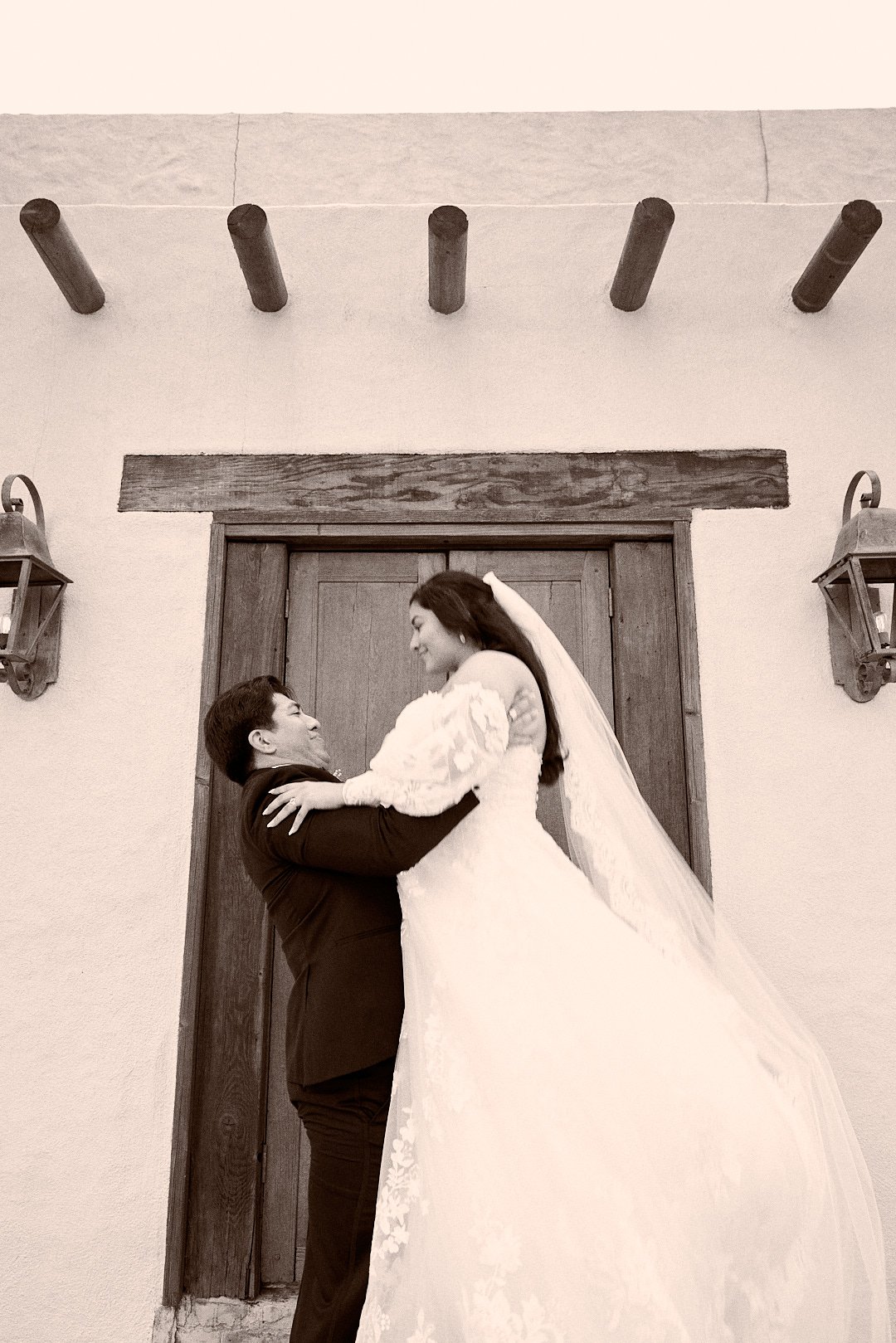 Gisela & Elijah (343) Social.jpg