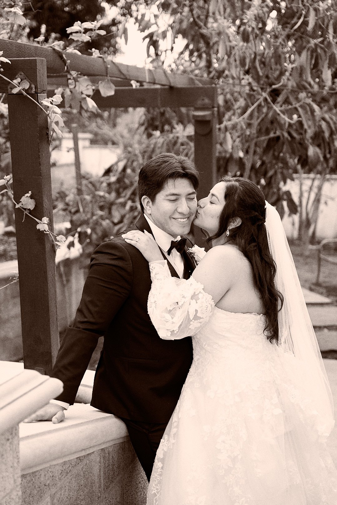 Gisela & Elijah (406) Social.jpg
