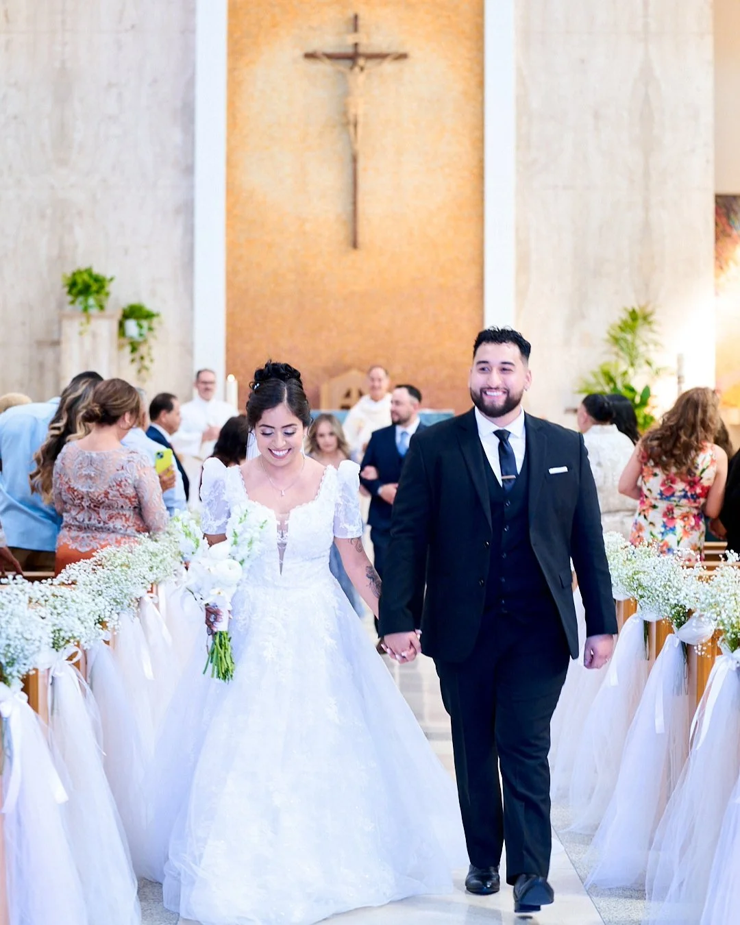 One of the most beautiful things I get to see at a wedding is an entire family coming together. Whether it is watching parents help the bride and groom get dressed or seeing uncles and cousins checking in to see if anything is needed, the support is 