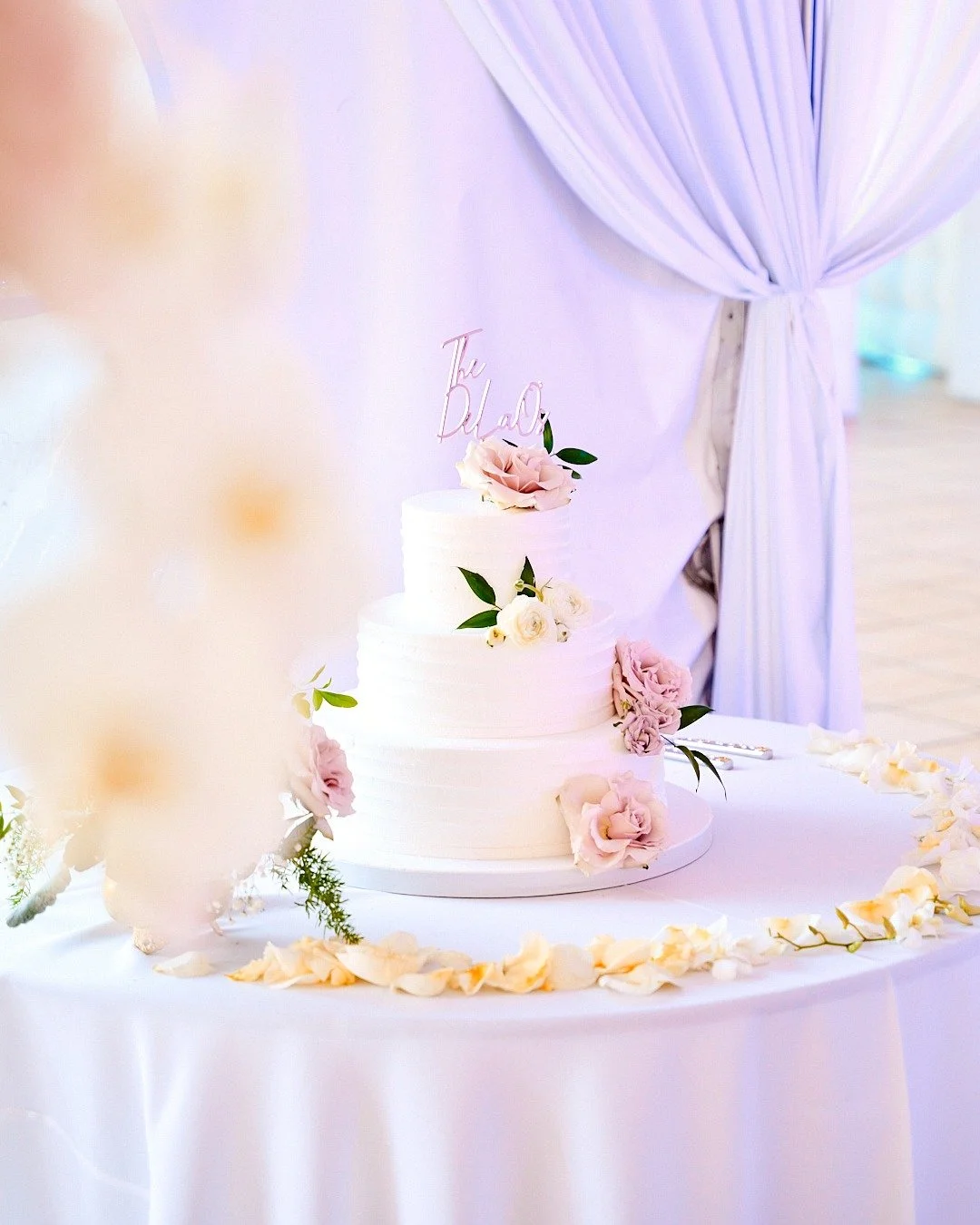 There is a specific second during an outdoor  ceremony when the formal structure of the day gently gives way to real life. While a lot of the planning focus naturally goes toward the grand design elements, my camera is always searching for the subtle