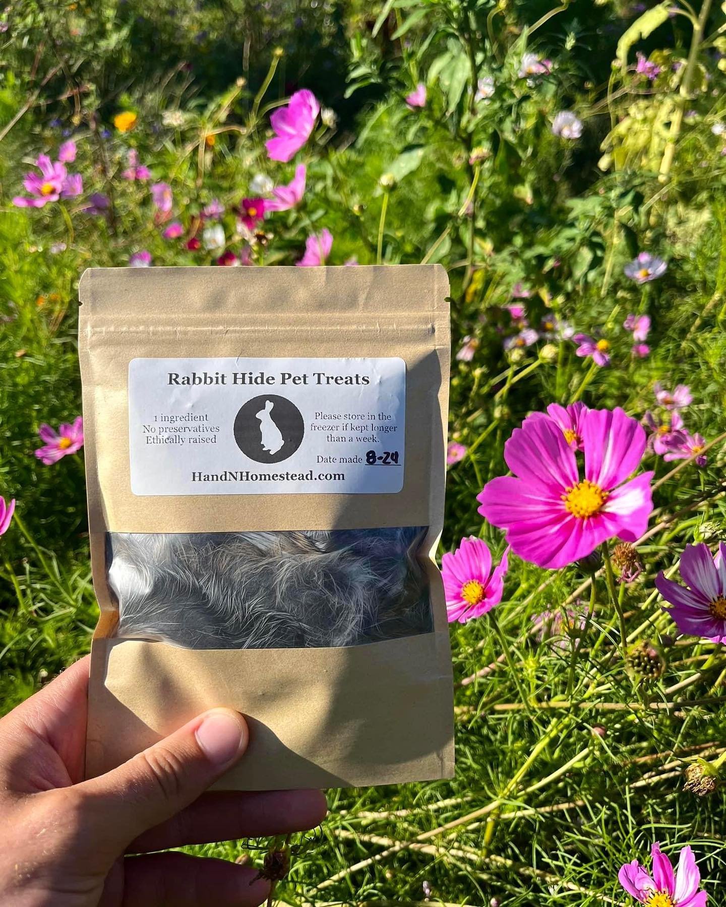 The days are getting longer which means more time outside with the dogs! 🌸 ⁣
Make sure you&rsquo;re rewarding their good behavior with natural, single ingredient treats! ⁣
⁣
#shopsmallbusiness #dogtreats #happydogs #dogtraining #rawfeeding #rawfeddo