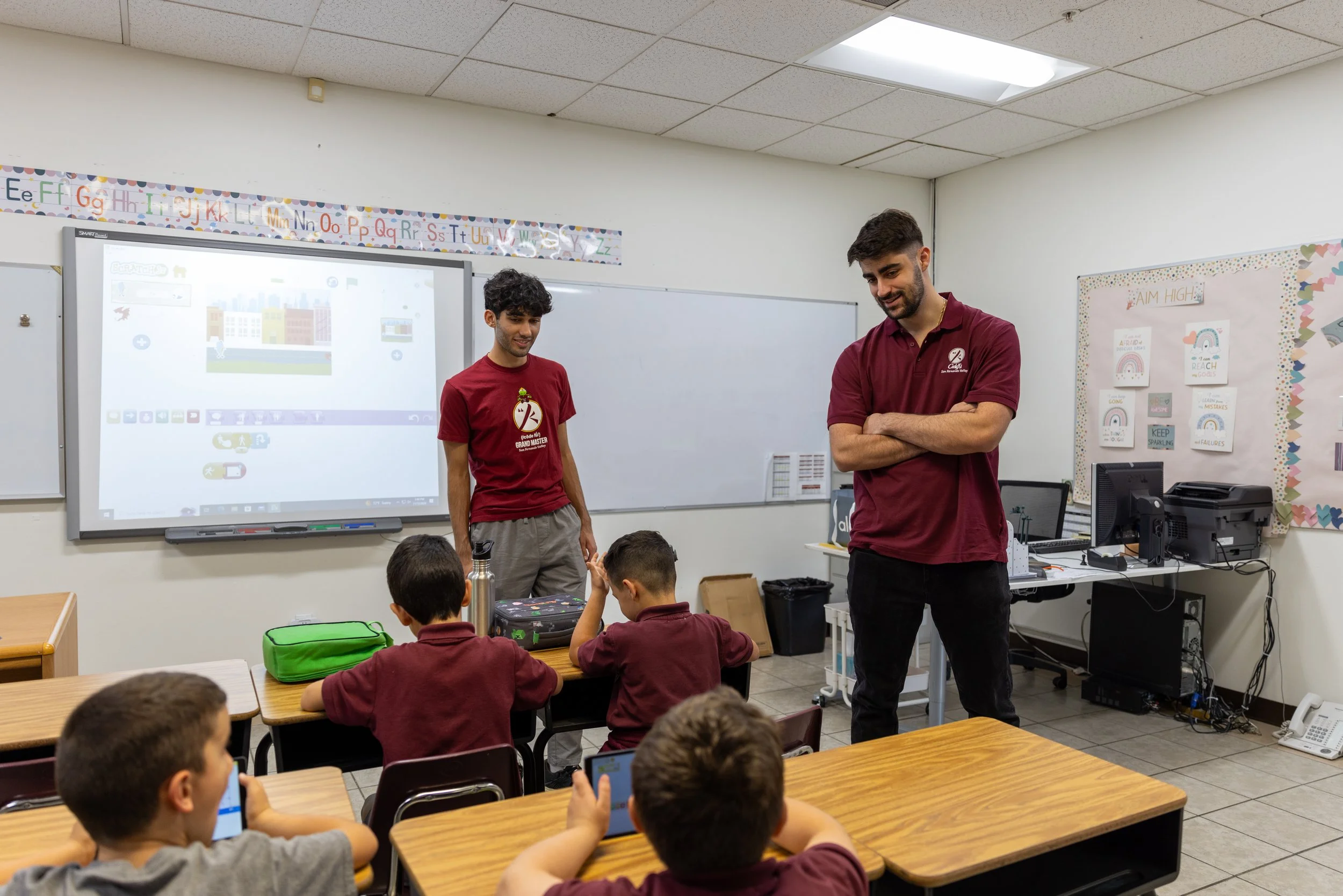 CodeFu instructors maintaining 15 to 1 student ratio in San Fernando Valley school coding class