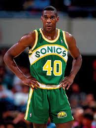 How many children does Shawn Kemp have and is he married?