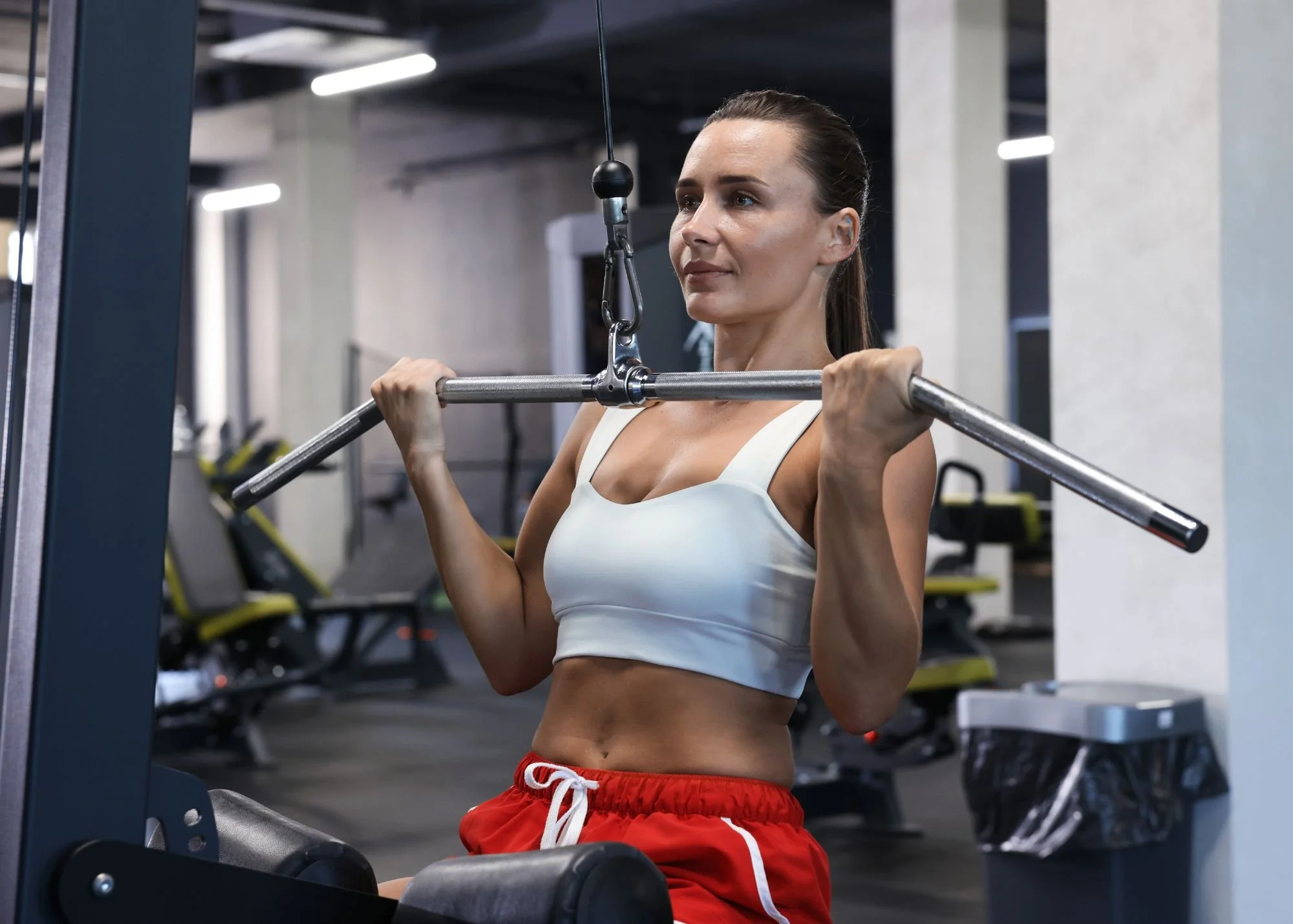 Woman in her 40s strength training to support weight loss and muscle maintenance.