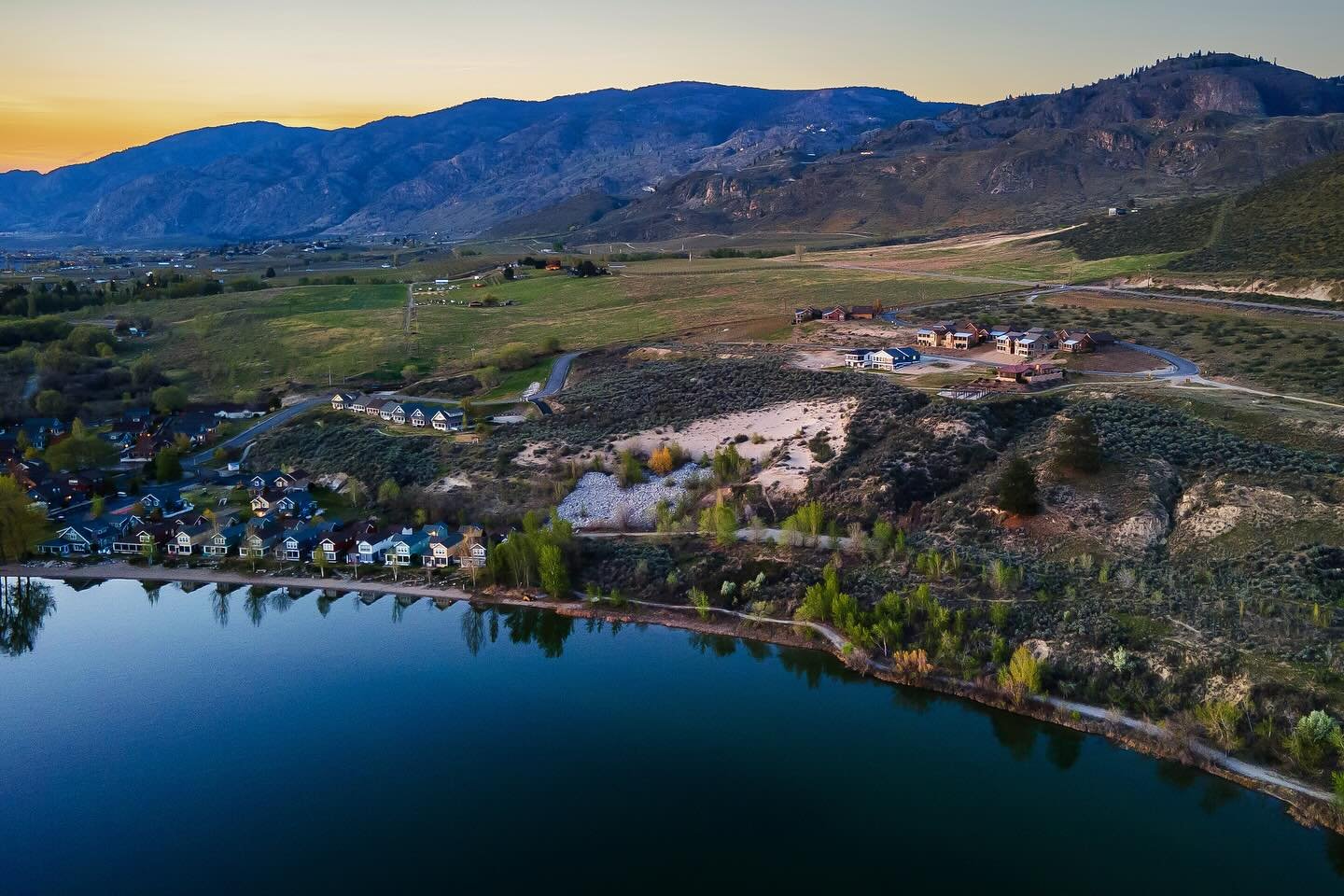 Check out these views my drone captured while photographing a listing at Veranda Beach Resort in Oroville, WA ✨

#aerialphotography #dronephotography #realestatephotography #seattle #washington