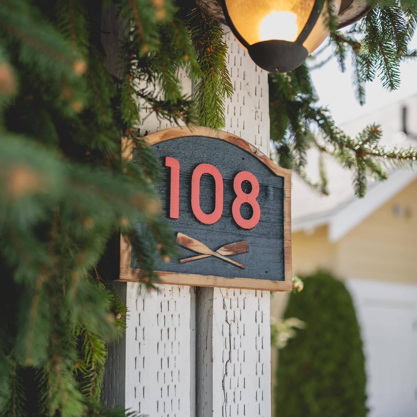 Some lifestyle photos from a recent vacation rental shoot. 📸

Lifestyle photos help capture the mood and experience of the home. Ultimately increasing the booking rate for your vacation rental! 🏝️🏡

#airbnb #airbnbexperience #airbnbwashington #sea