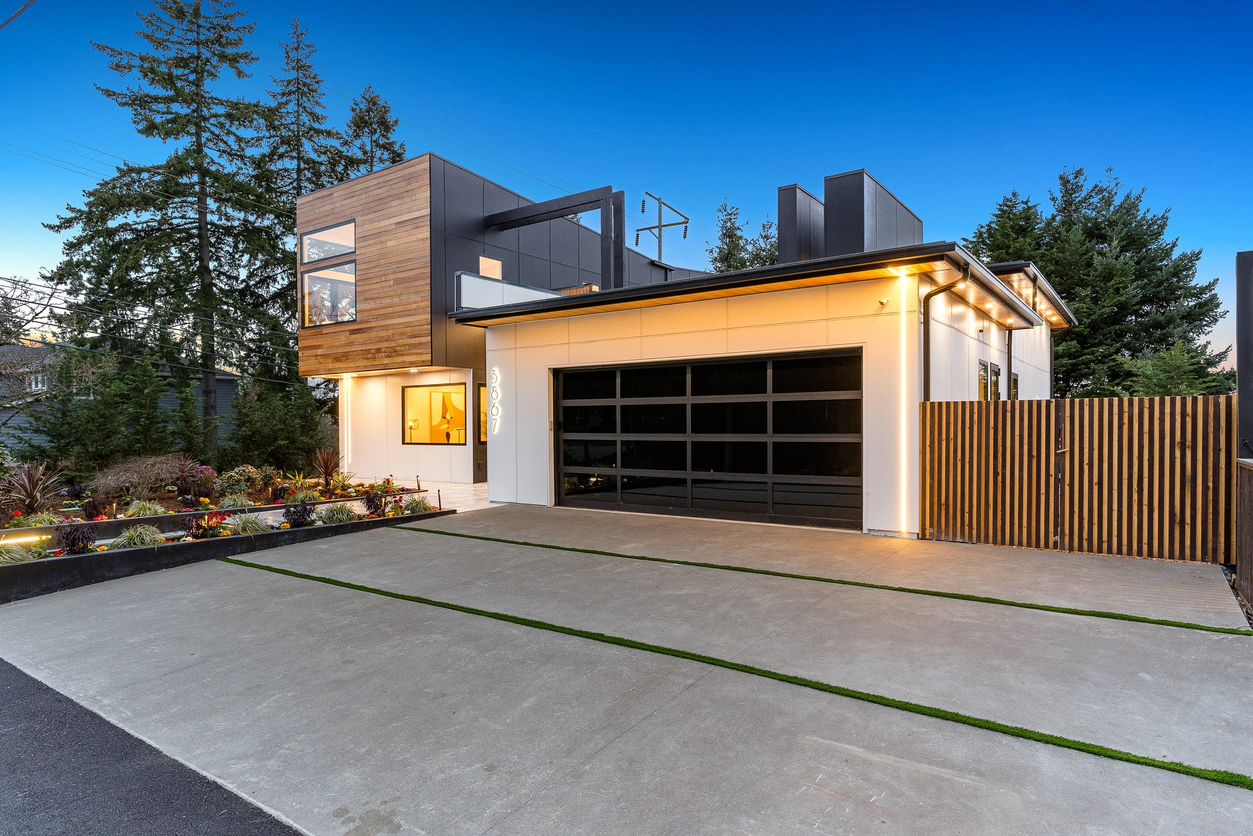 Mercer Island 3867 Twilight resize-2.jpg
