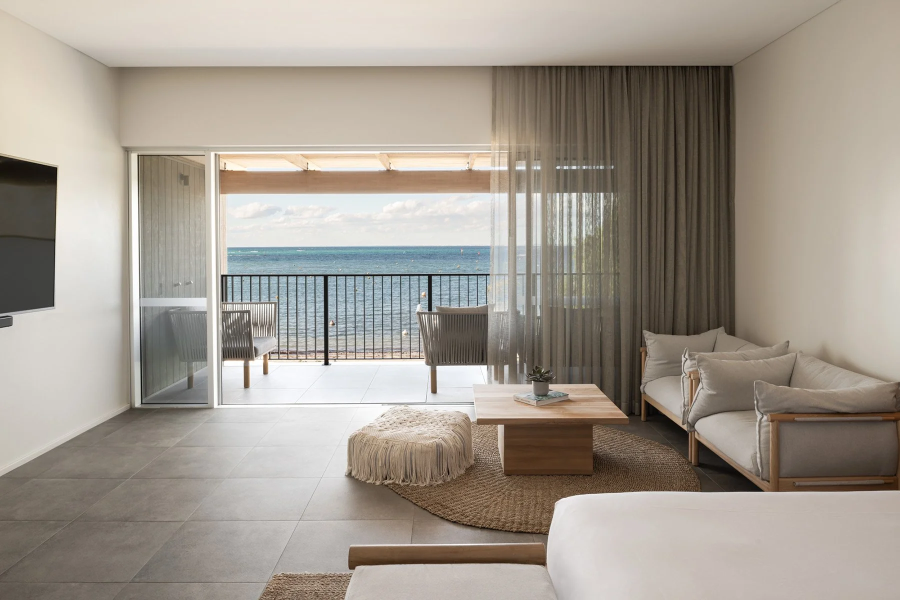 Signature Beachfront Suite Upper 6 - Web Size.jpg