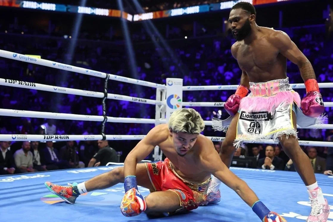 Jaron “Boots” Ennis stops Xander Zayas in the 7th round to capture 154-Pound junior-middleweight title