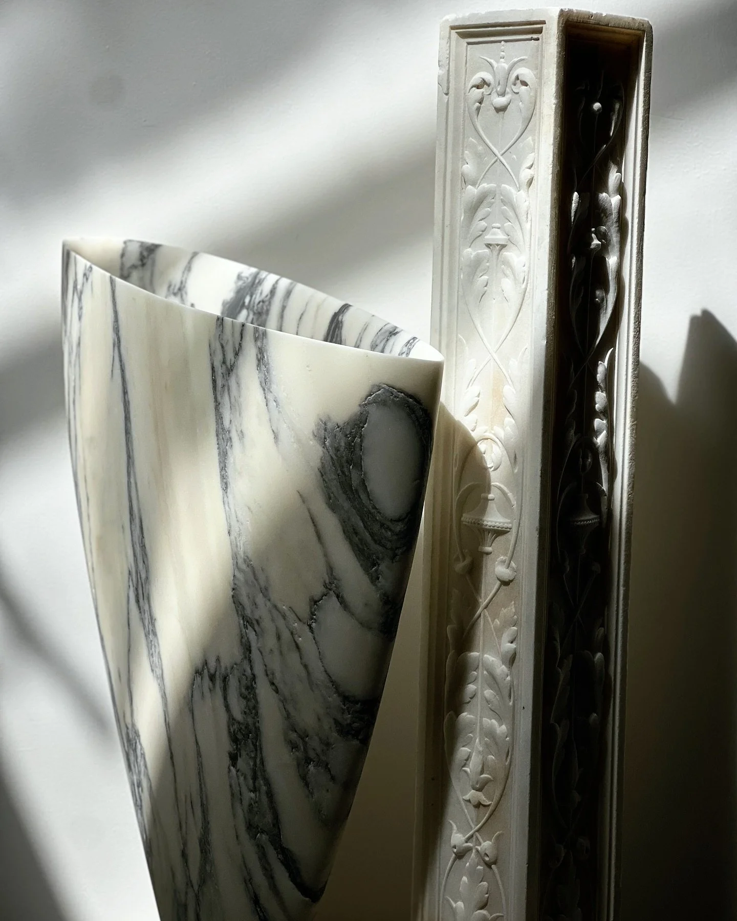 Marble old &amp; new. 
Ceres Vessel in Paonazzo marble and a fragment of Italian 18th century carving in a fine white statuario marble catching the sunlight in the studio. 
.
.
.
.
 #craftsmanship #interiorinspiration  #artcurator #marblecarving #con