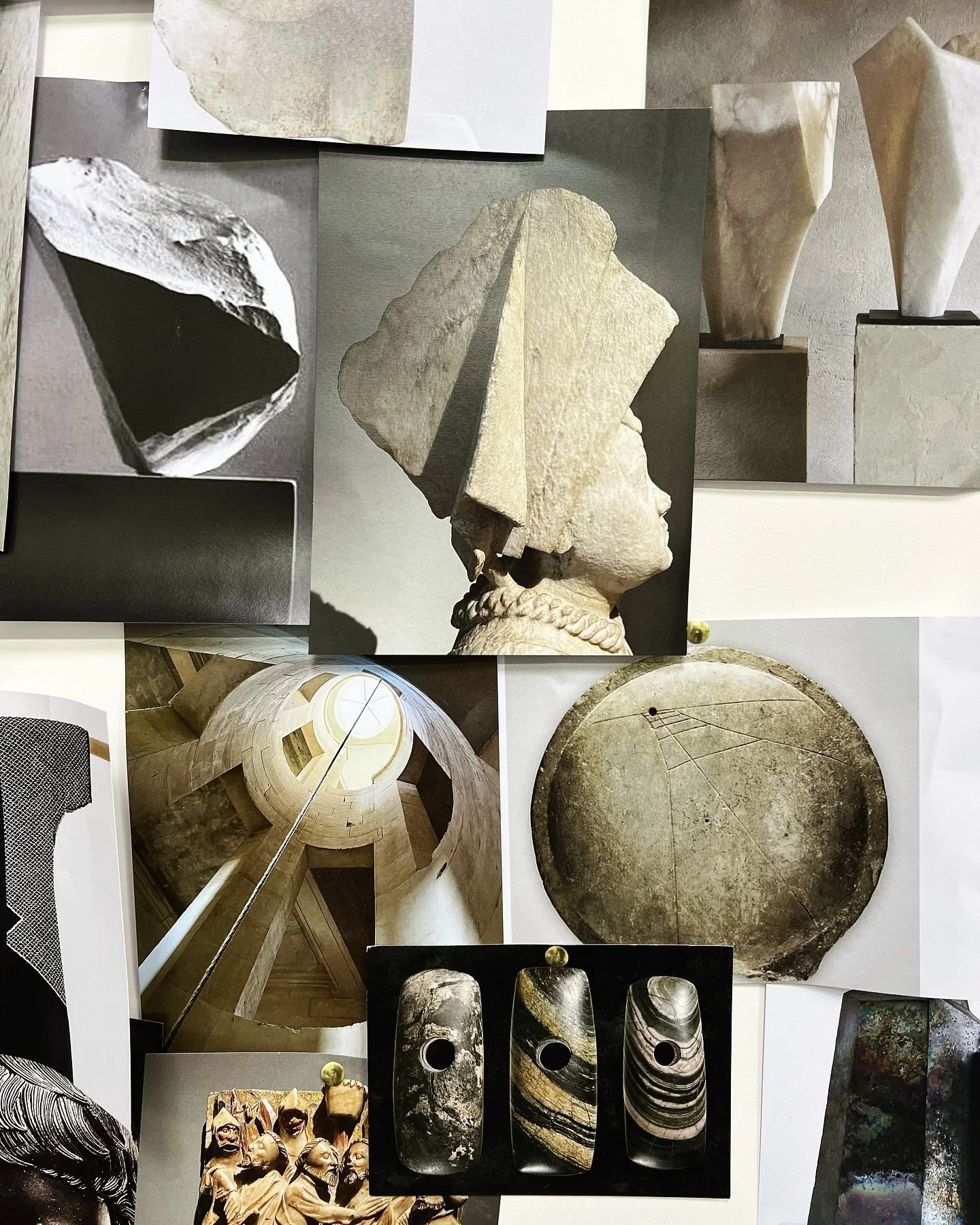 Current inspiration on the studio wall..
.
.
.
#studio #atelier #inspriation #medieval #medievalart #sculpture