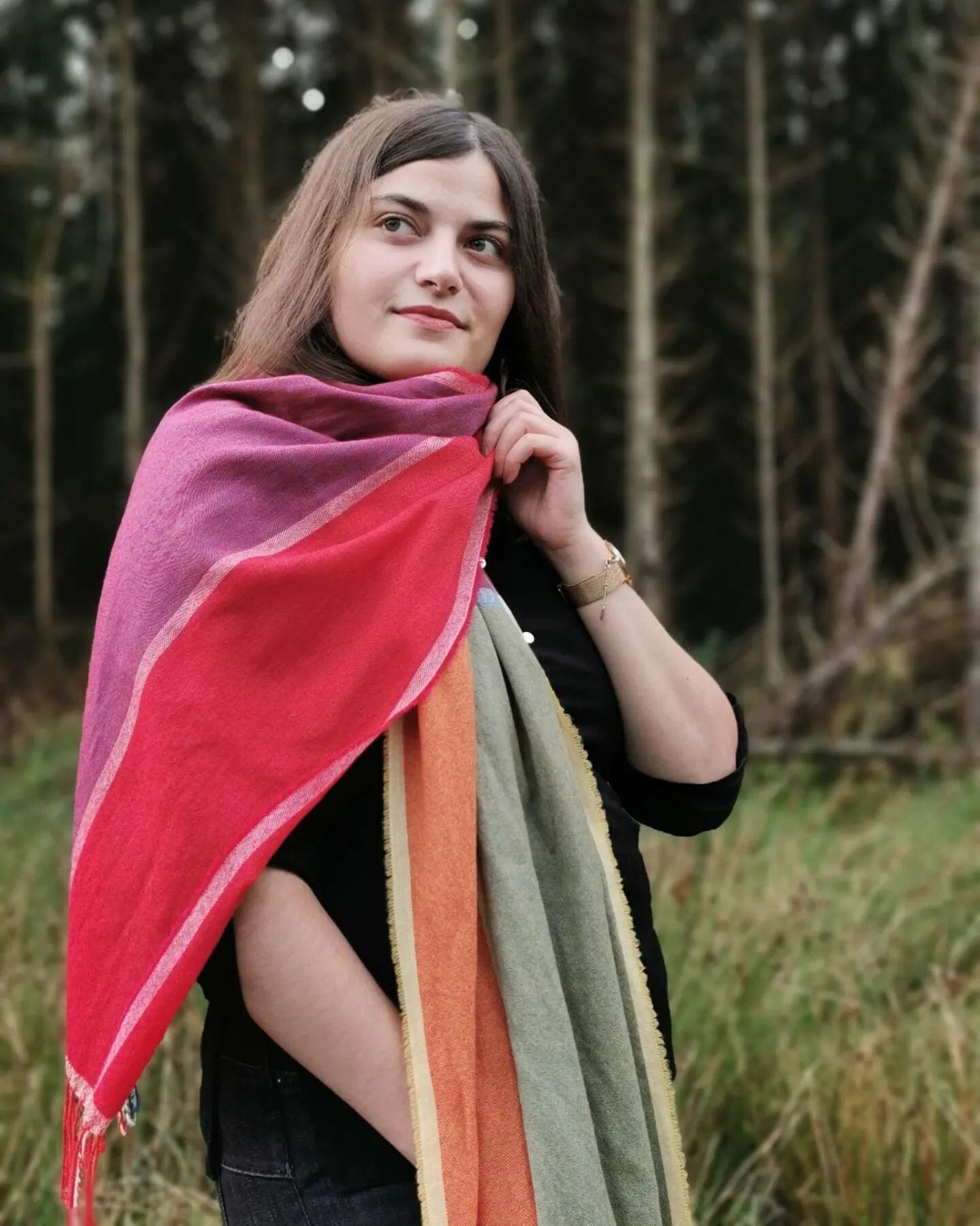 The warmer weather and longer evenings mark the perfect time of year to wear a lighter weight scarf with fresh pops of colour to suit the season🌻. 

Our Sienna Milan scarf is a wonderful blend of cashmere and merino which creates a lighter, airy acc