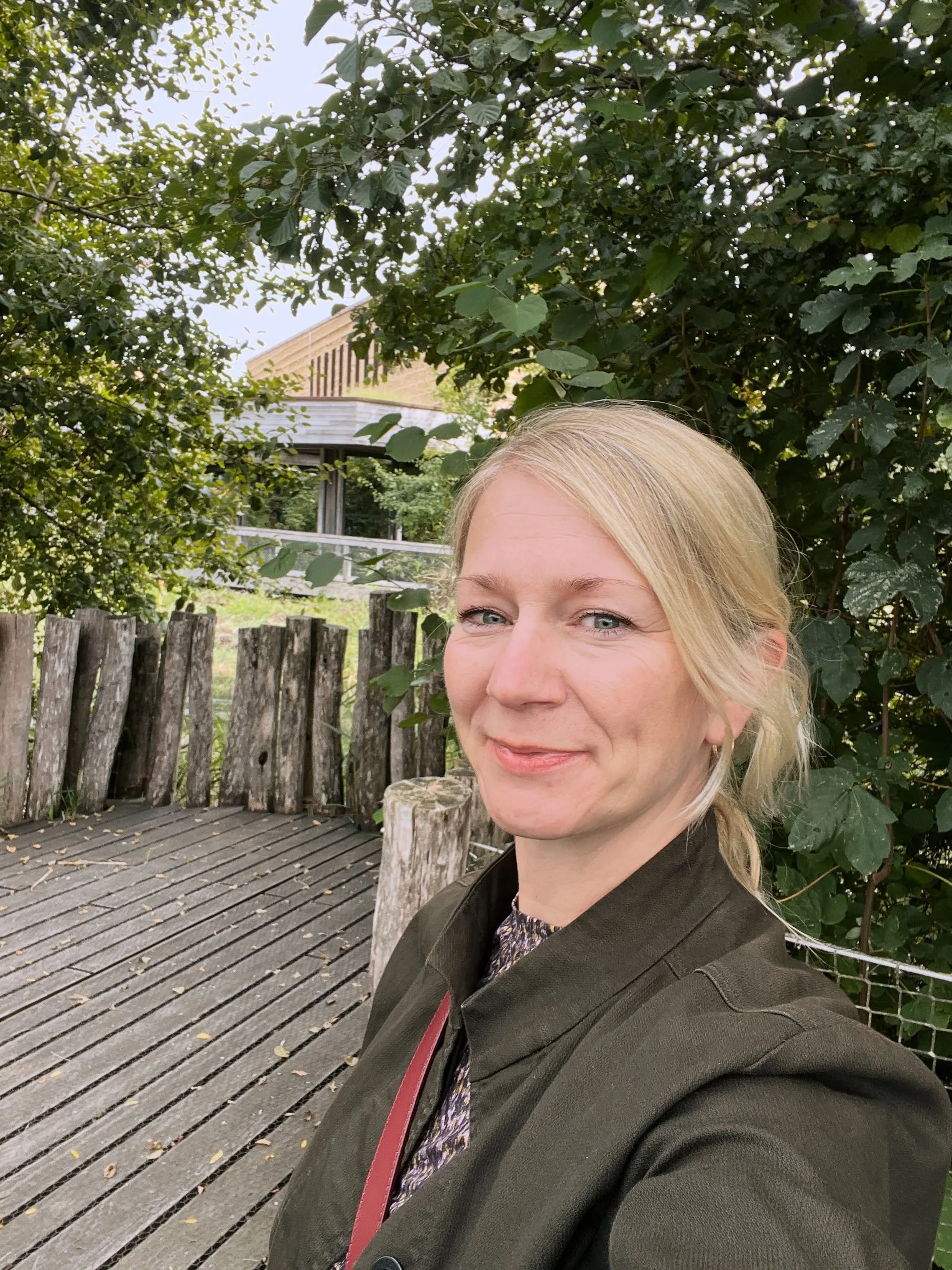 Hallo Bertram, hallo Guido, hallo Hubert, hallo Gustav, hallo Robin, hallo Esmeralda! 🪶🪽

Gestern war ich in der Schweizerischen Vogelwarte und habe meine Mannschaft um Friedrich besucht. 🦜 🙋🏼&zwj;♀️
So ein toller Ort, ich habe viel gelernt. Er 