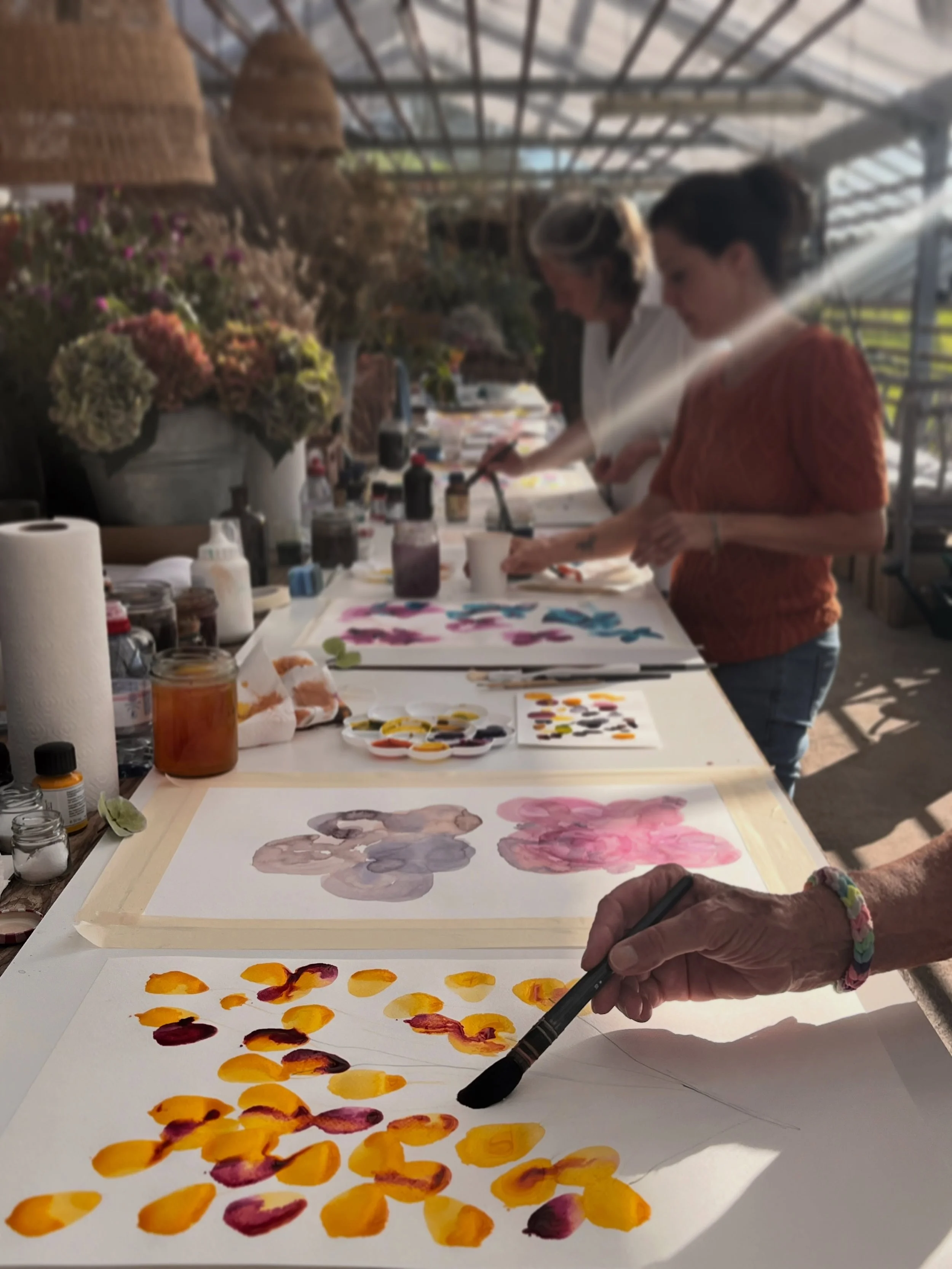 Simple Beauties &mdash; simply beautiful. Wow!!
Gestern war Workshop Nachmittag. 🌸 Bei strahlendem Sonnenschein haben wir bei @floralisa_blumen gemalt und mit der Technik des Lavierens experimentiert. 
Was soll ich sagen: DANKE, DANKE, DANKE f&uuml;
