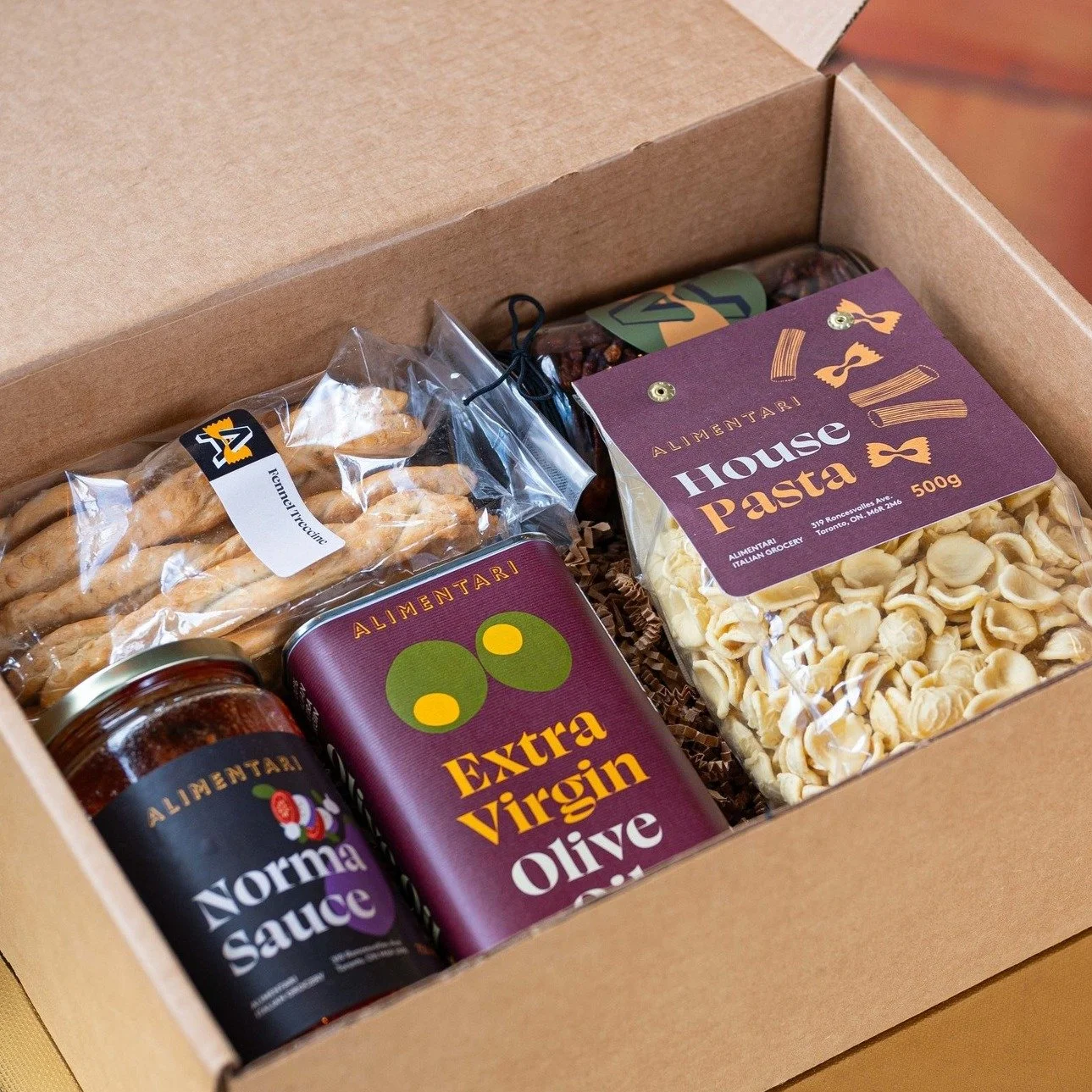Our new Holiday Gift Box ✨ brings together some of our favourite pantry staples: in house pasta, norma sauce, candied nuts, and rich olive oil. All wrapped and ready. 

Ps: you can pick from any of our sauce flavours: Simple Tomato, Norma, Spicy Toma