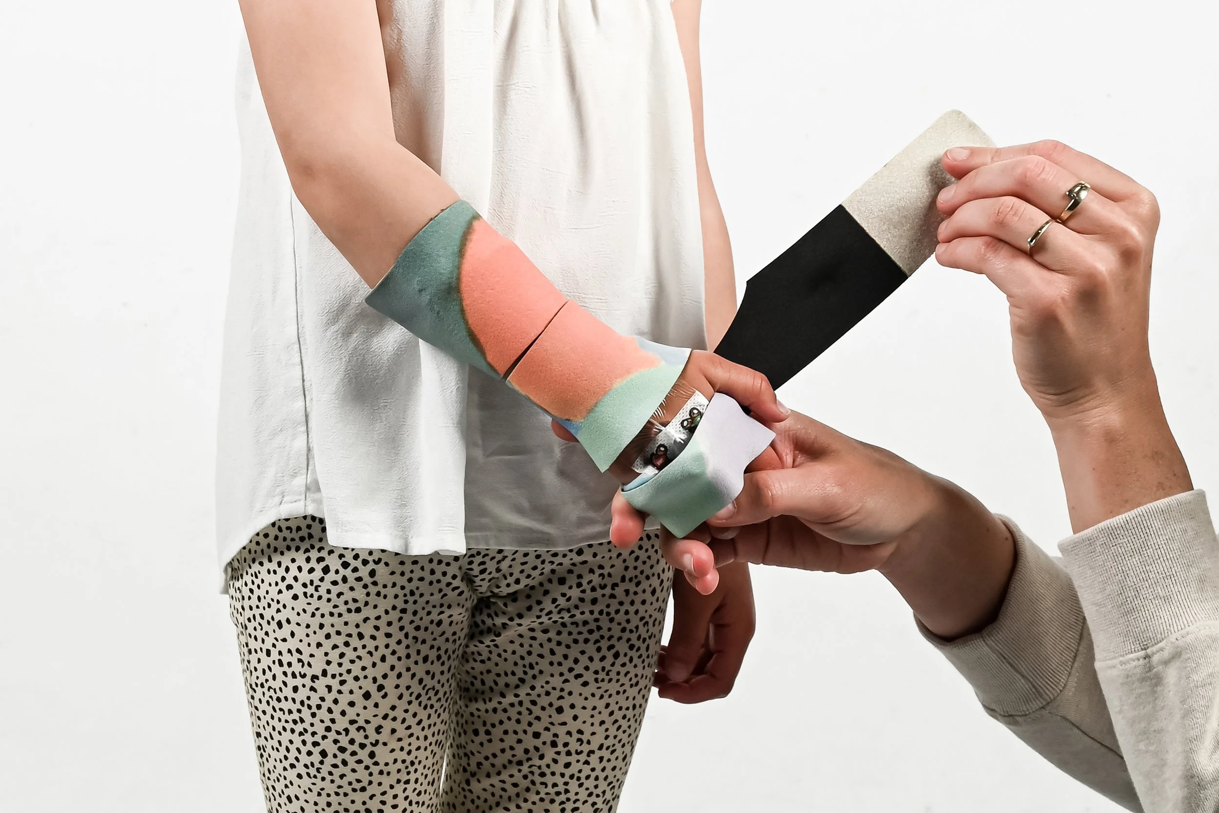 Slimme infuushandschoen voor kinderen