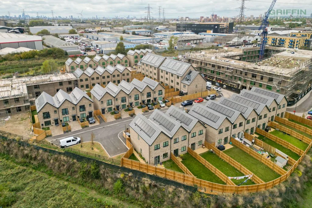 Bellway Riverside, Barking, H West- Houses