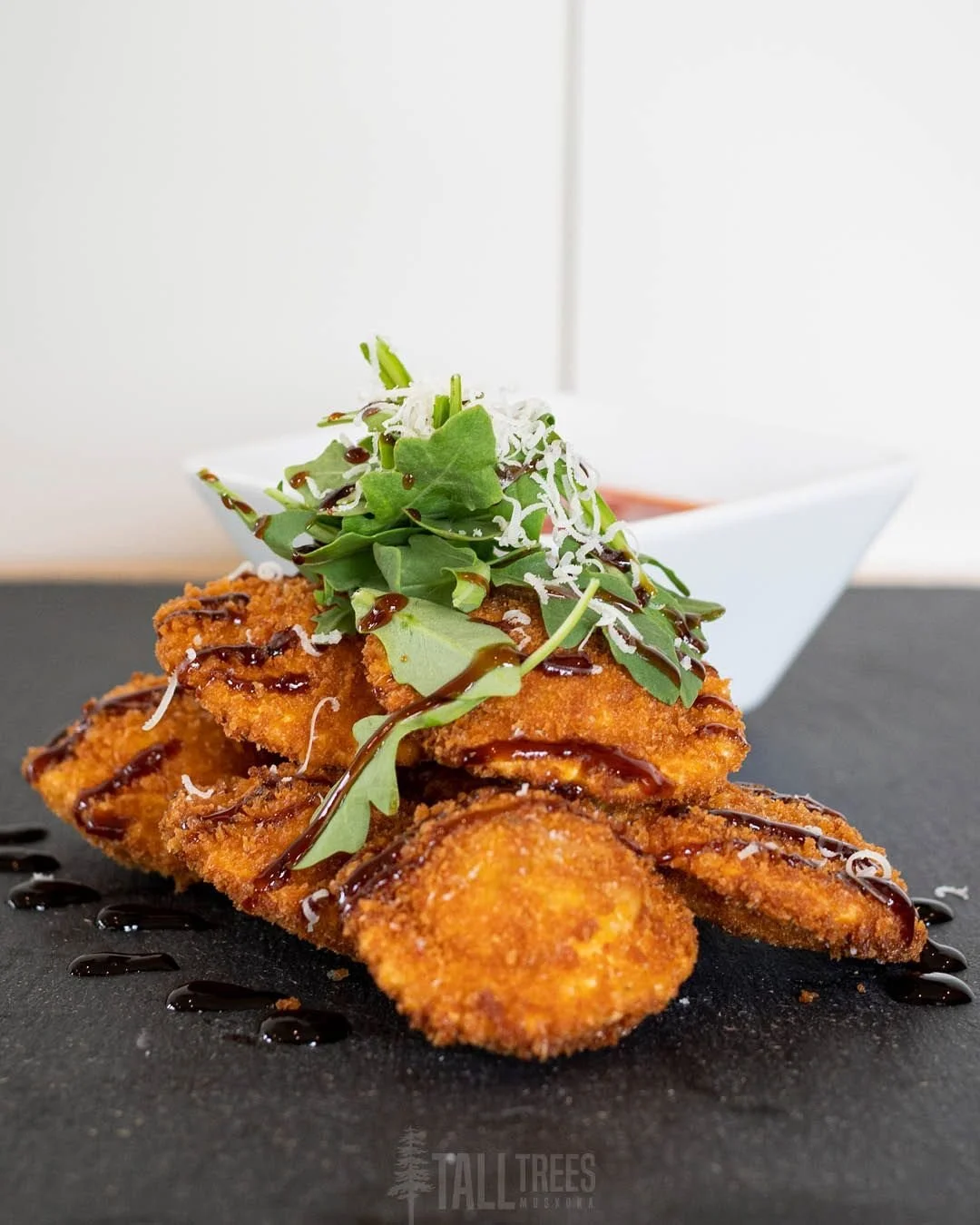 Our Crispy Fried Smoked Mozzarella Ravioli appetizer, topped with fresh arugula, balsamic reduction and parmesan, served with a roasted red pepper and chipotle dipping sauce, is a new, exciting way to bring pasta into any meal! 🍽️

Reserve your tabl