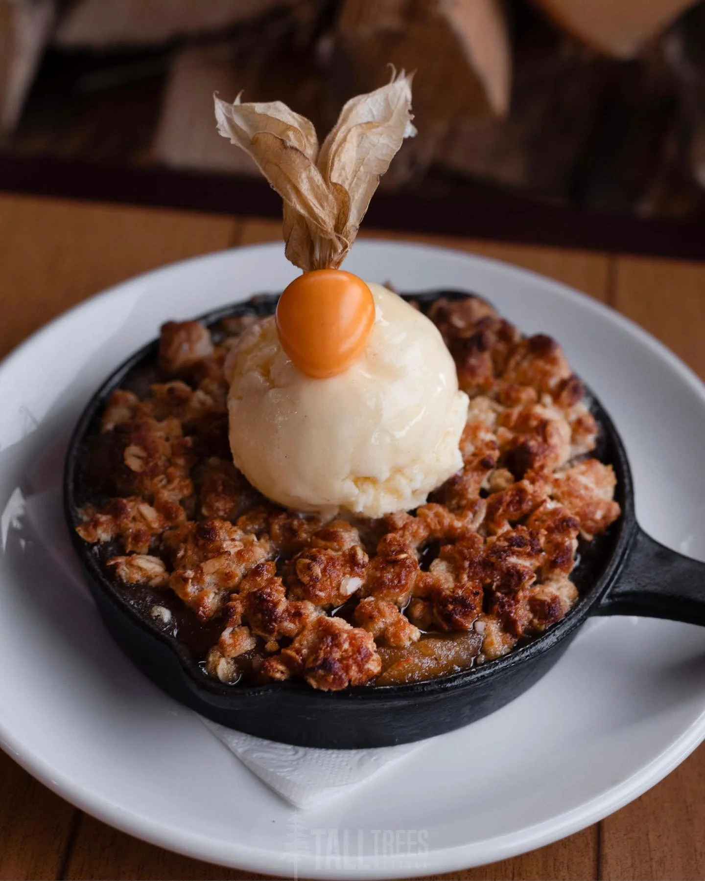 Join us TONIGHT for Wine &amp; Dine Wednesday to experience our menu-exclusive desserts, our Classic Apple Crumble and our Dubai Chocolate Bao! 🥧🍫

The Classic Apple Crumble is a warm, satisfying, comforting dessert served with vanilla ice cream th