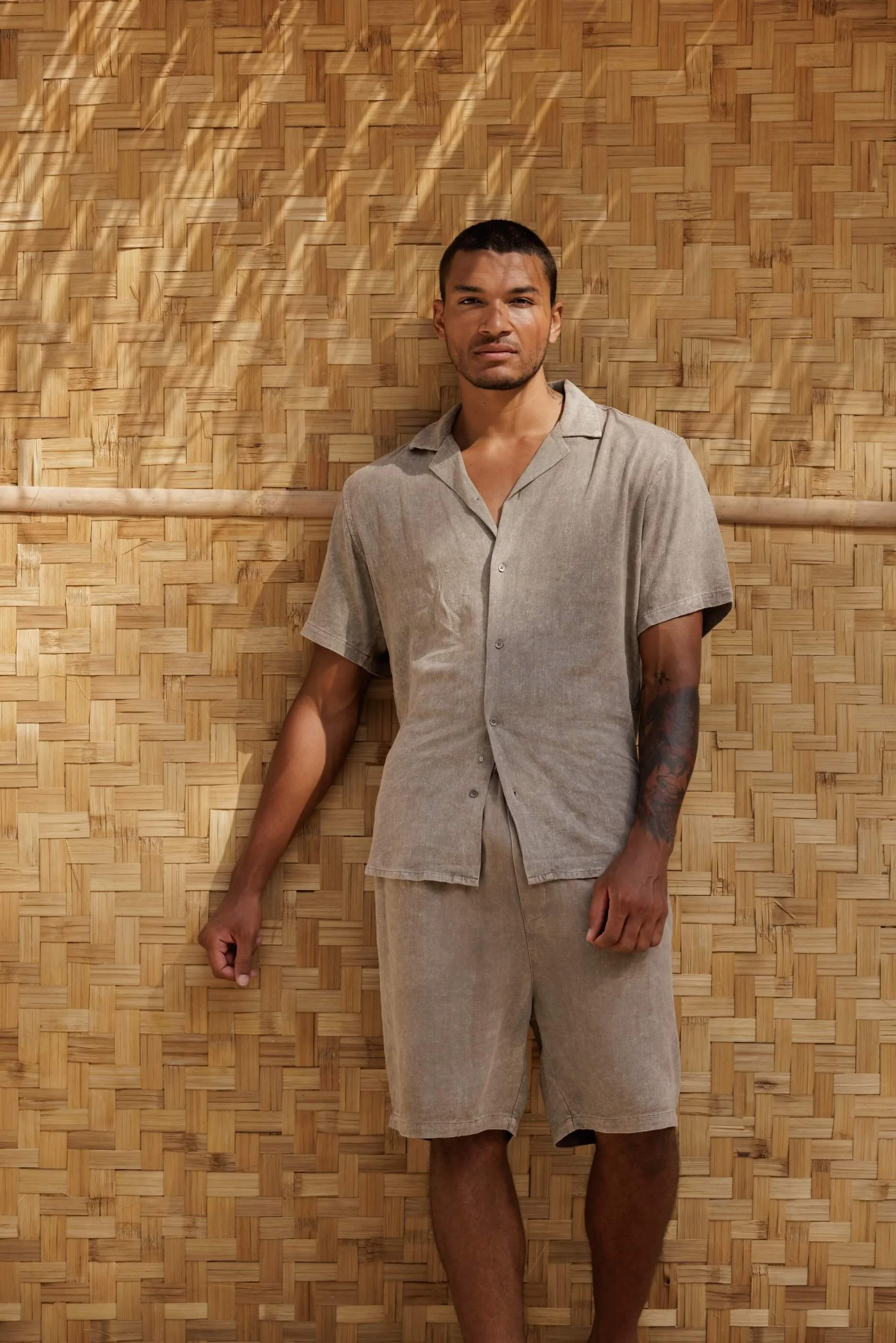 nousa-concept-mens-boix-shorts-linen-viscose-ocean-stone-grey-green-outfit.jpg
