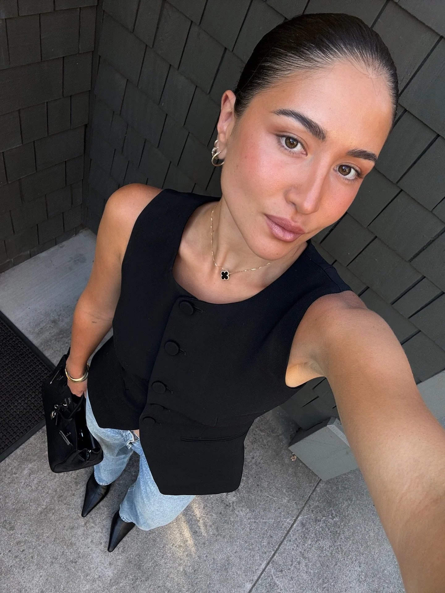 Hi there 🖤