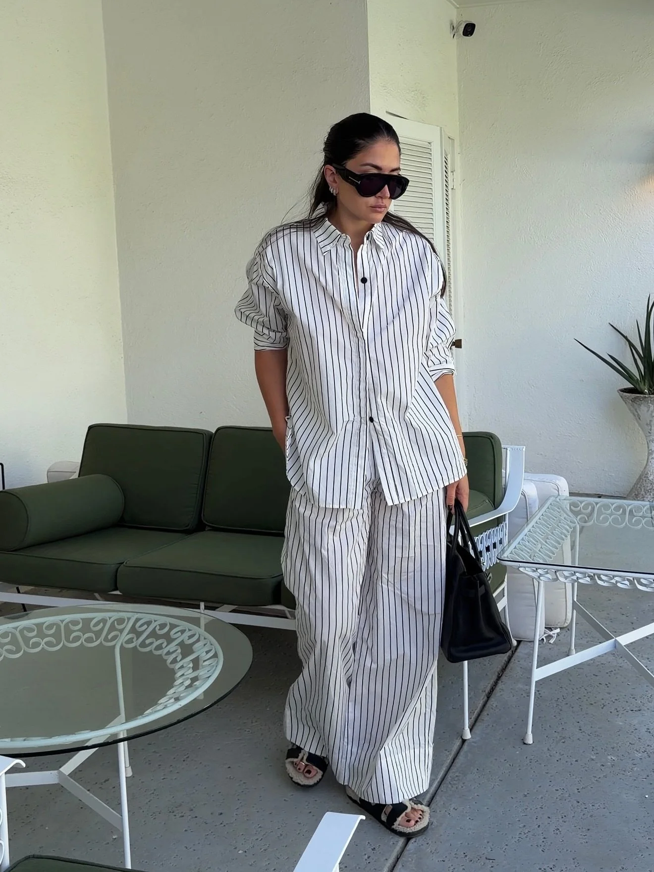 No makeup = large oversized sunglasses