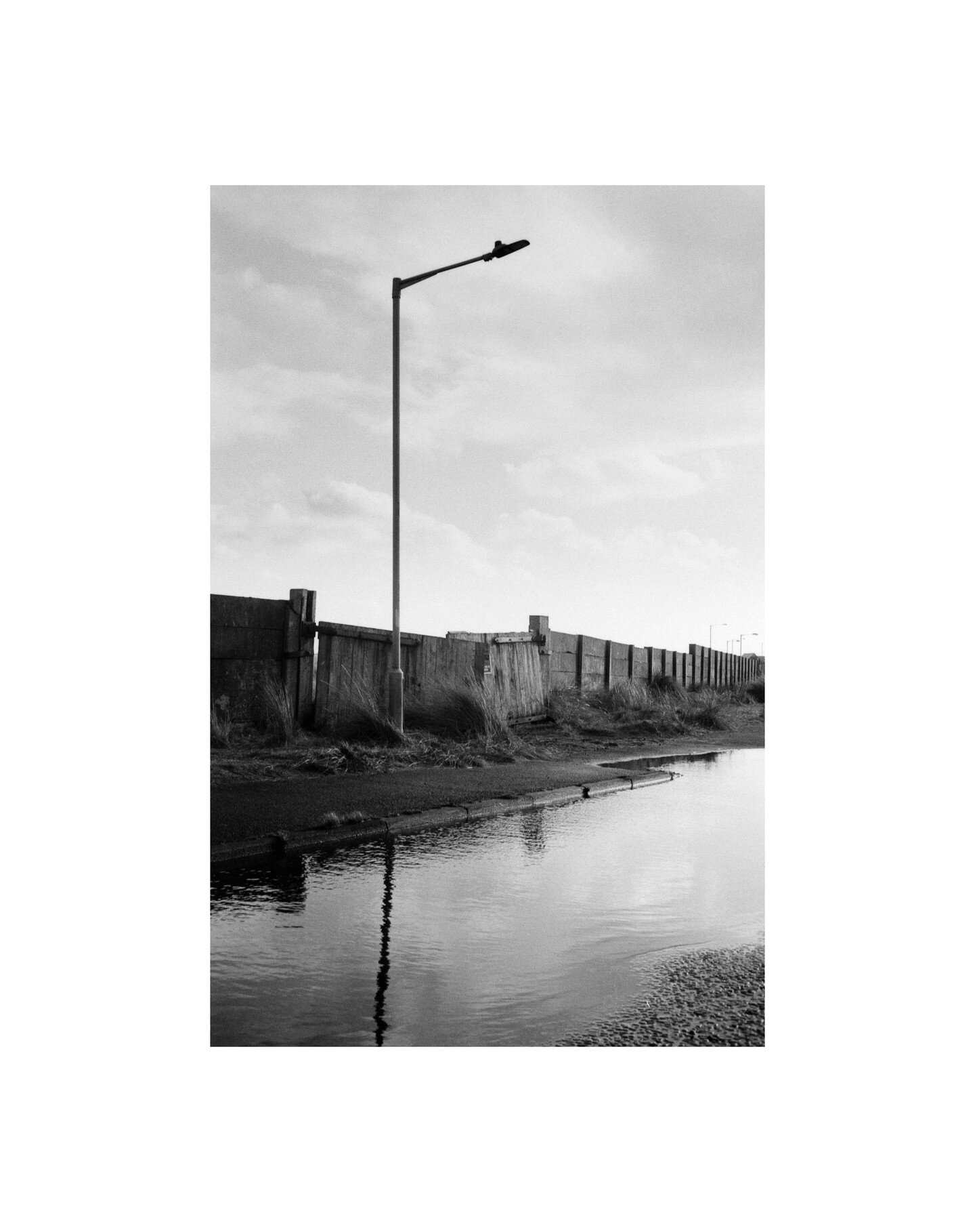 Puddle + lamppost.
Oly 35SP/Foma 100
.
.
.
.
.
.
#fomapan #fomapan100 #filmphotography #film #35mm #filmisnotdead #staybrokeshootfilm #shotonfilm #analogue #filmfeed #filmcommunity #filmcamera #blackandwhite #homeprocessedfilm #analogphotography #ana