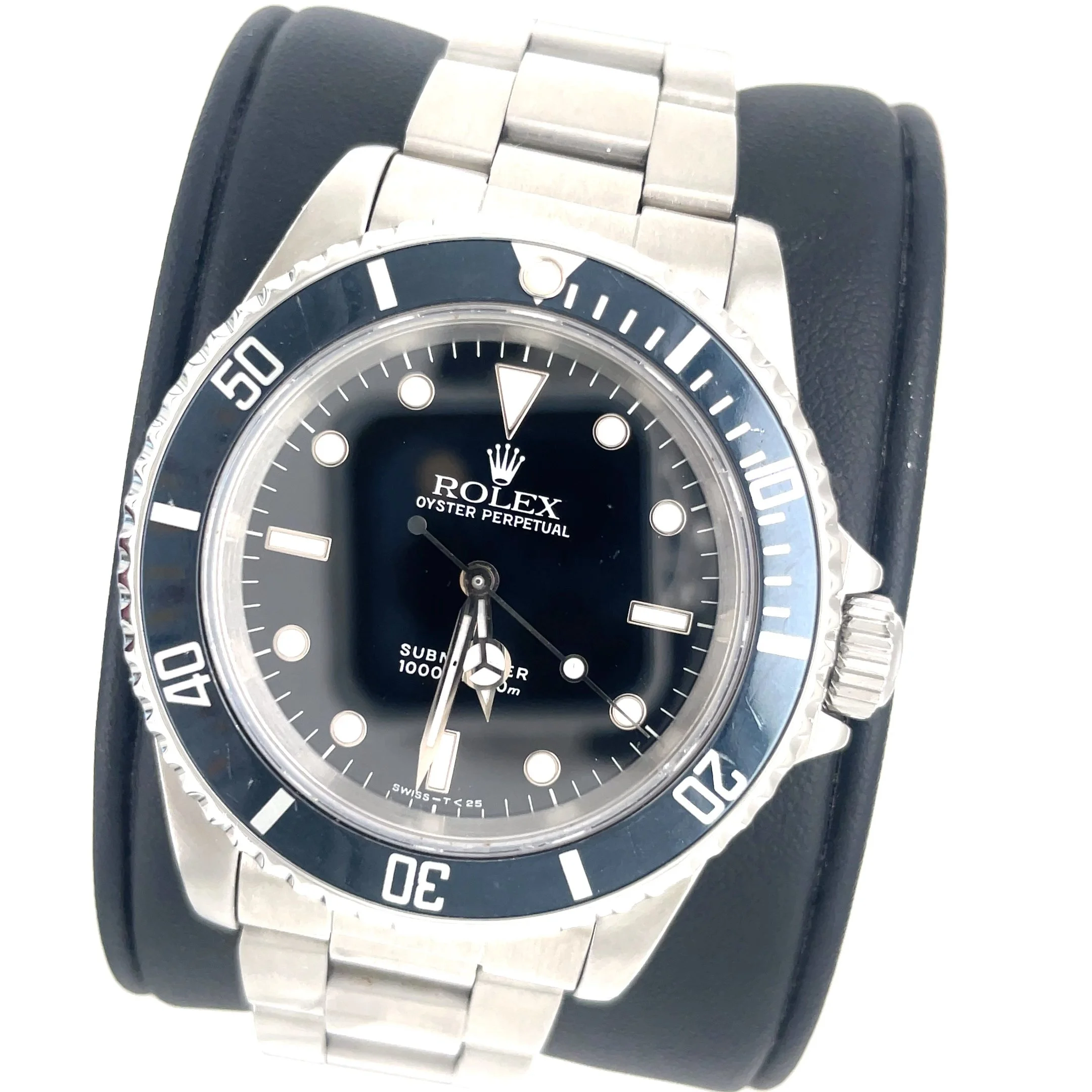 525-00290-Rolex-Submariner-14060-No-Date-40mm-Black-Dial-Steel-Watch-view-2.jpg