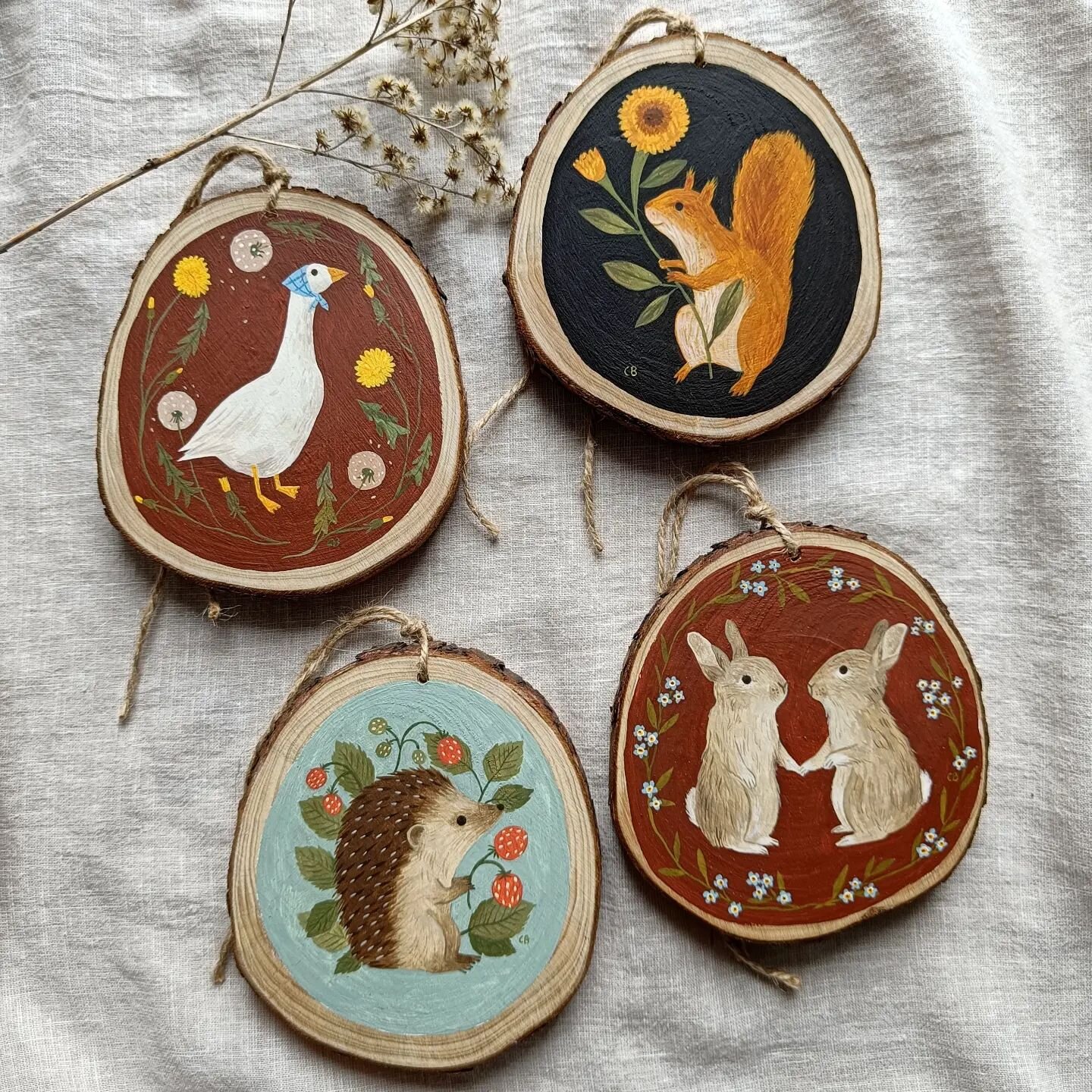 Wood slices, Spring collection 🌼 
Two designs are still available and looking for a home!
.
.
.
.
#gouachepainting #animalart
#inspiredbynature #illustrationwork #natureinspiration #woodlandanimals