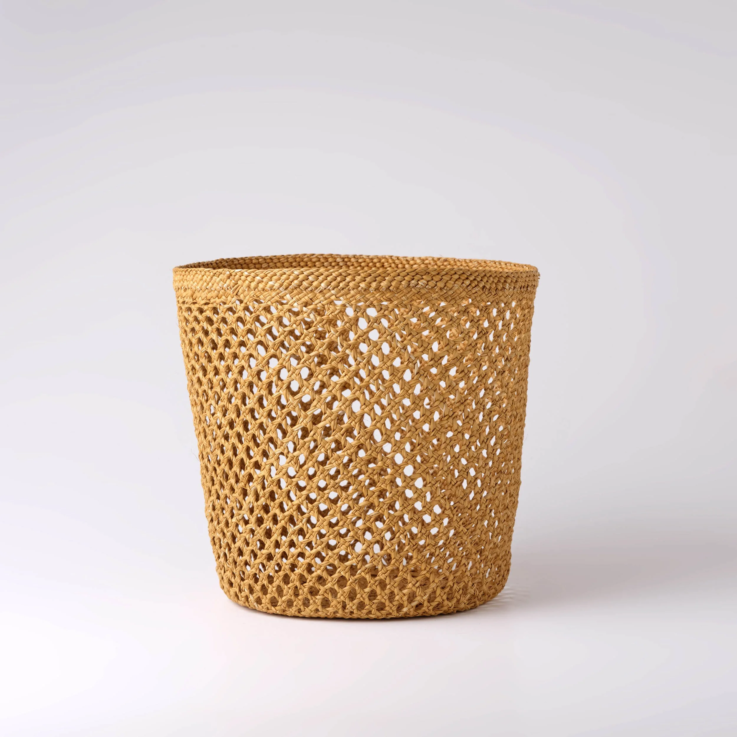 Corbeille ajourée couleur tabac