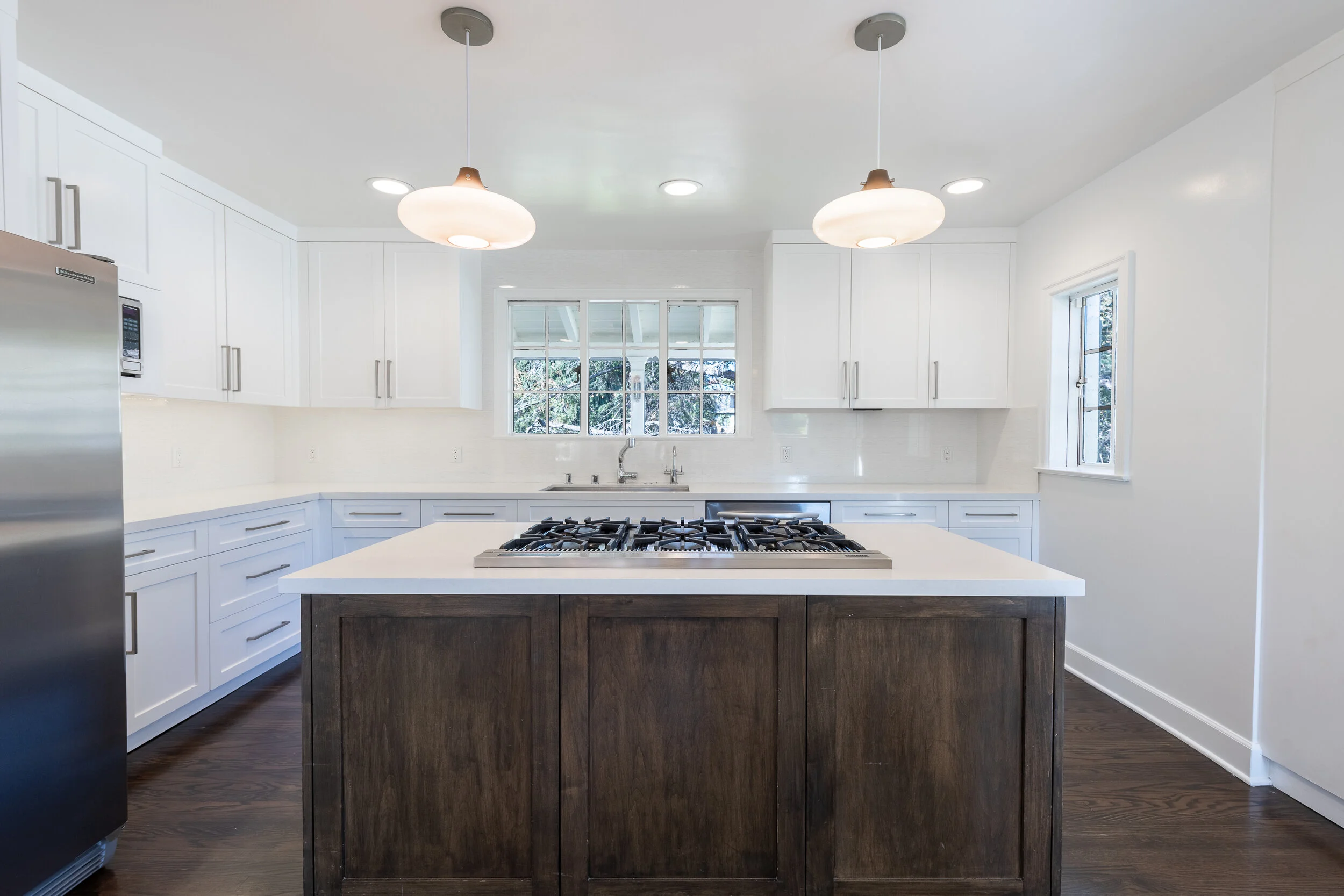 19 11128 Montana Ave.jpg