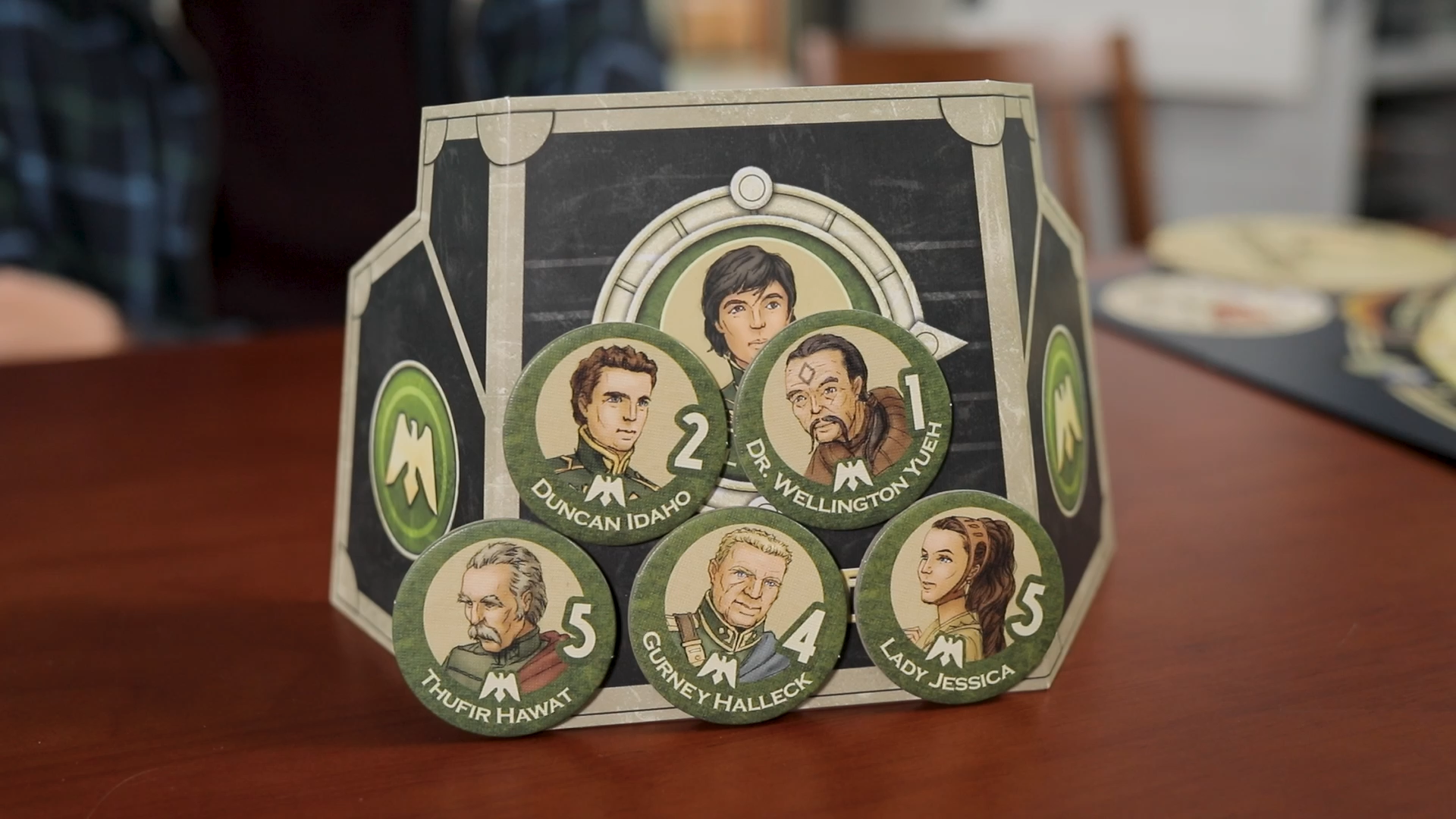 Play as 1 of the 6 Great Houses with their own abilities and leaders.