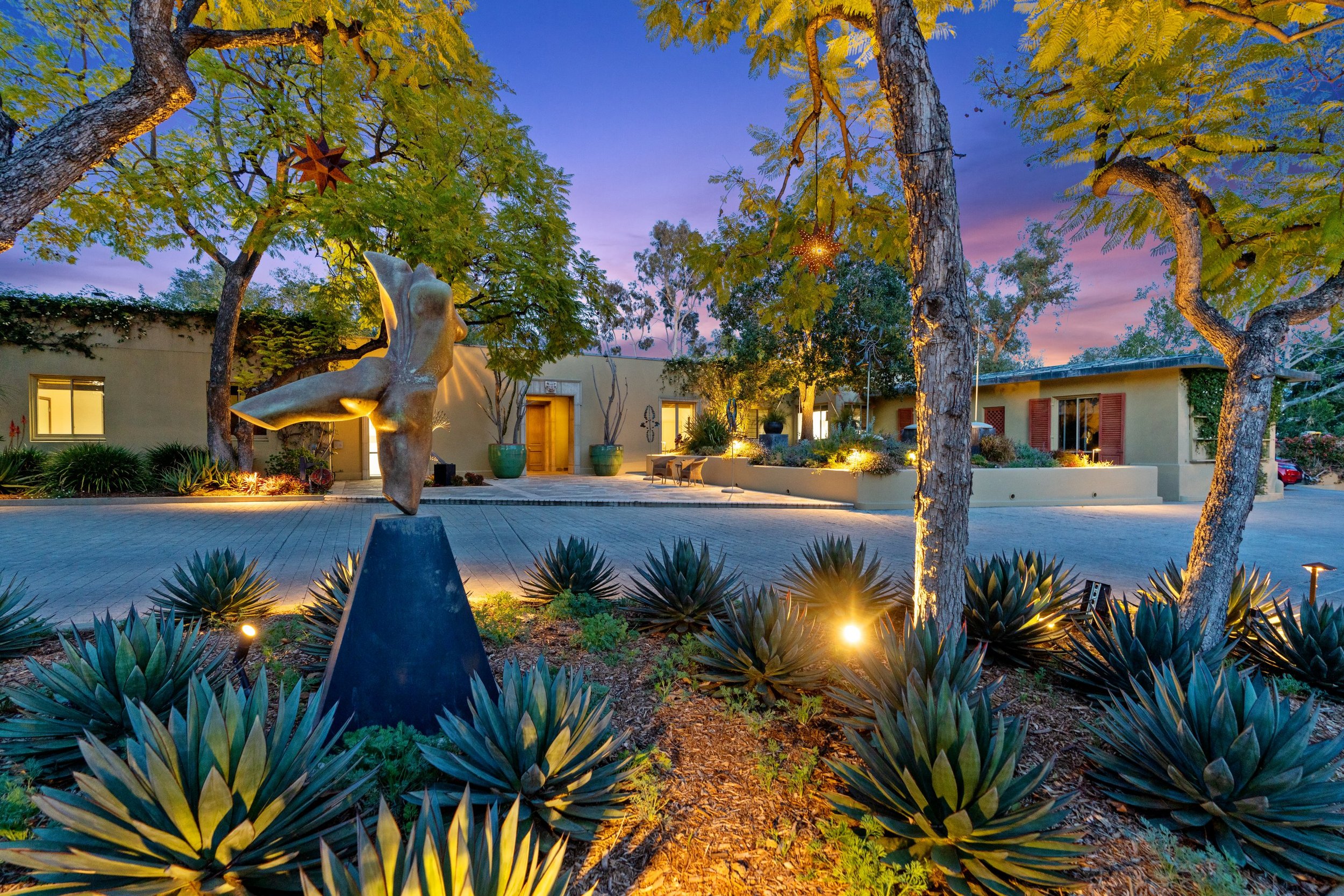1446 Hillcrest Ave | Pasadena, CA 91106
(COE: 4/23/21 - $6,880,000)