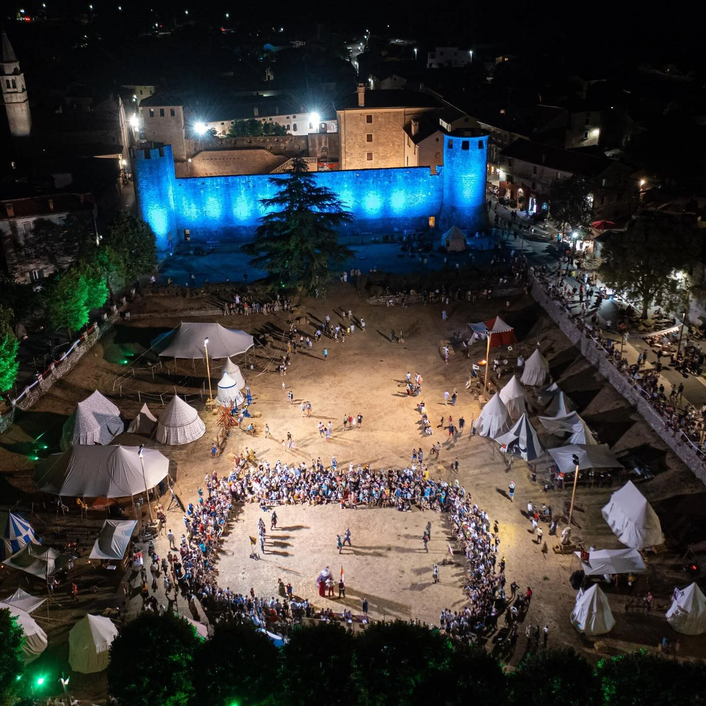 Srednjovjekovni festival u Svetvinčentu 🤩 Jo&scaron; samo danas imate priliku posjetiti ovaj predivan festival namjenjen svim uzrastima 🐴✨

#medieval #medievalfestival #srednjovjekovnifestival #svetvincenat #visitistria #summervibes #fun #lovemyjob