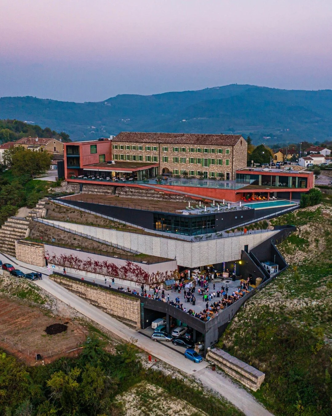 🔥 Jo&scaron; nekoliko dojmova kojima nismo mogli odoljeti 🍷 

#teranwineandwalk #visitmotovun #studio11idea #winetasting #winelife  #winelover  #winetime #roxanich #teran #bhfyp #studio11 #EventVideographer #dji #Sony #sonyalpha #sonyphoto #picofth