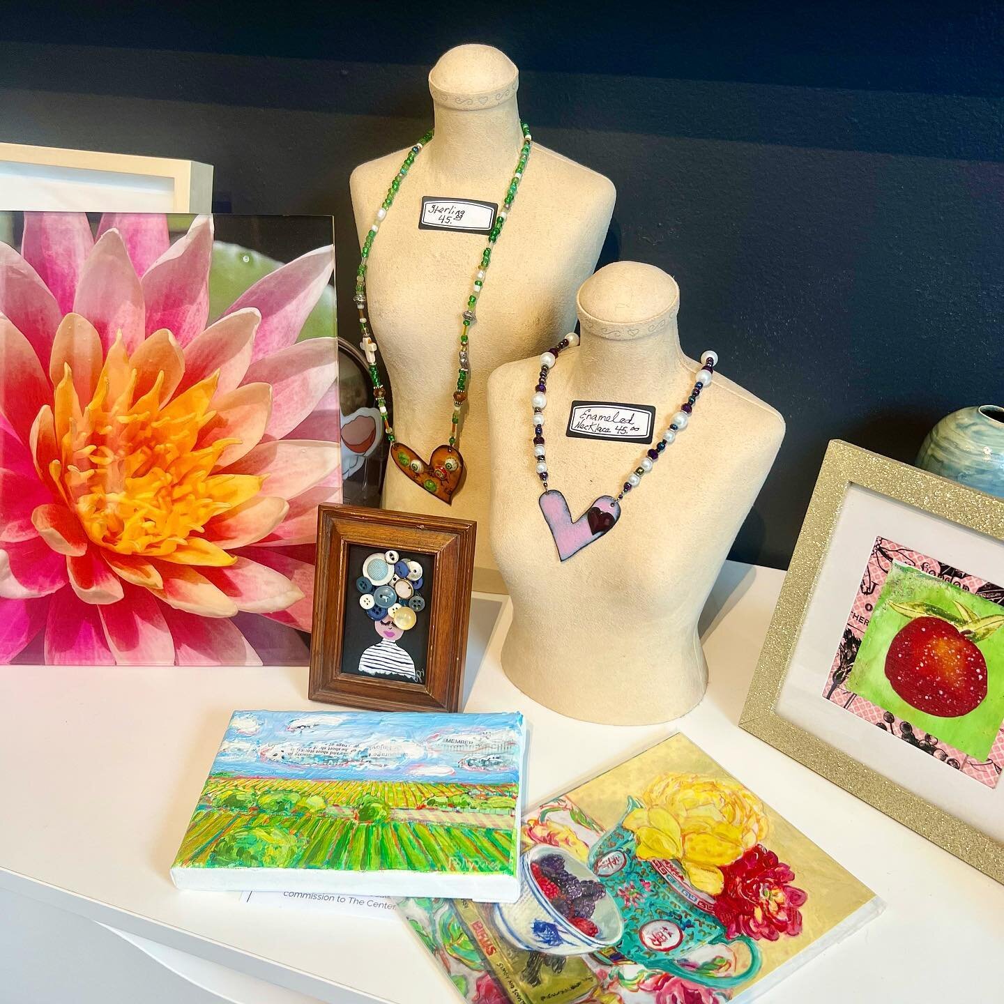 Mother&rsquo;s Day is this weekend! Come shop at the Center and support local artists. We&rsquo;ve got one-of-a-kind works of art for that special lady in your life!
&hellip;&hellip;
 #winwin #mothersday #mothersdaygift #buylocal #buylocalart #suppor
