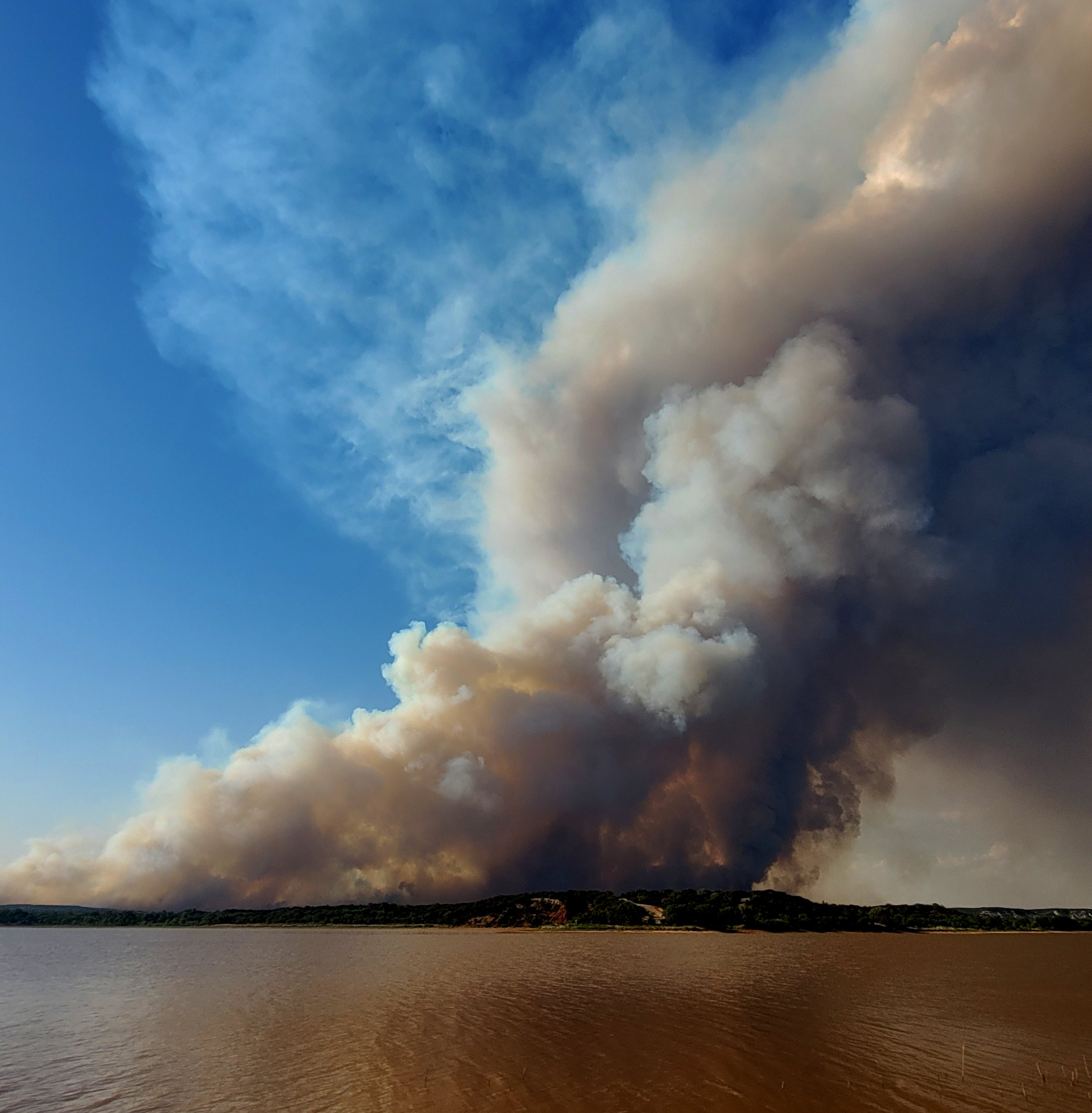 Mesquite Heat fire at Abilene Lake 2022.jpg
