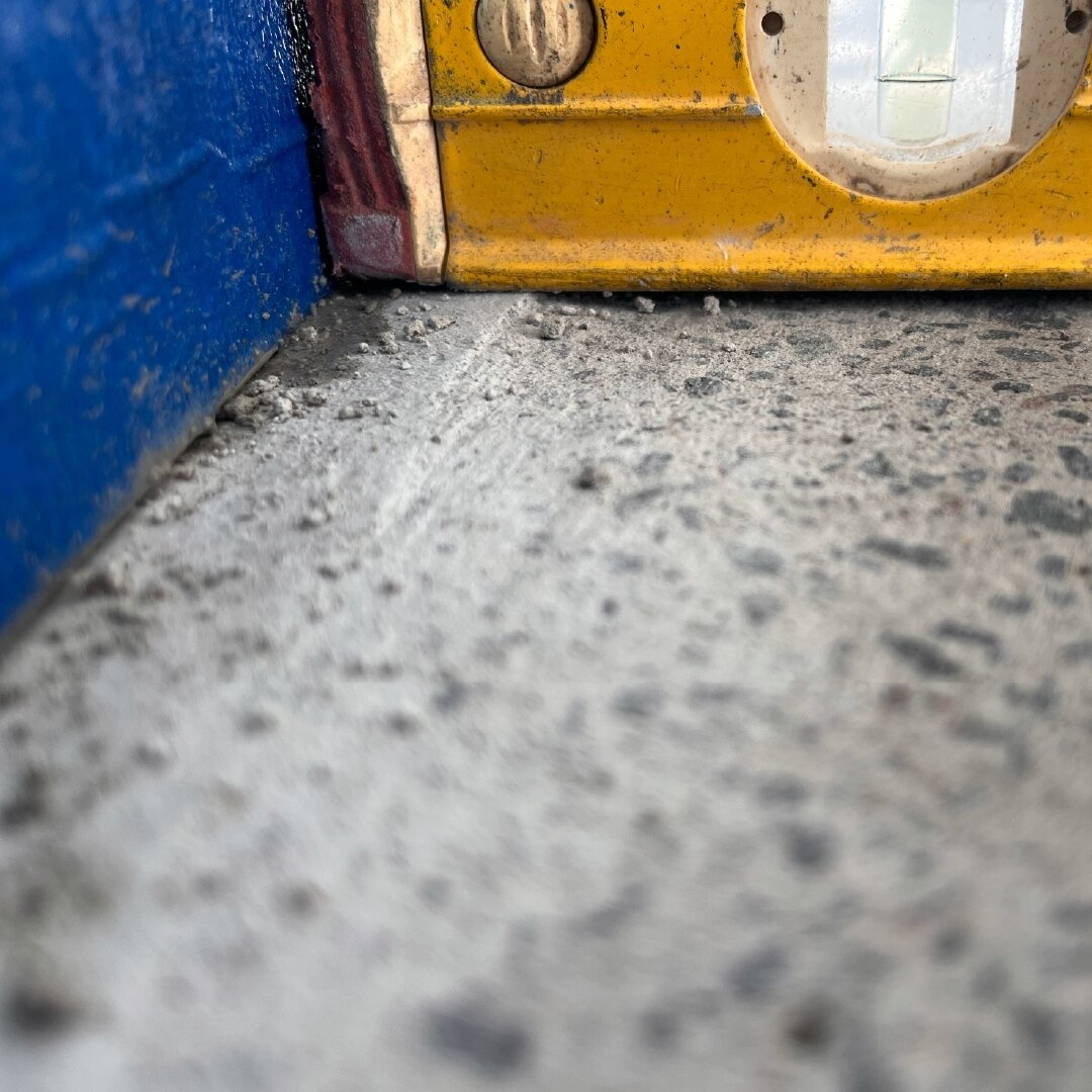 It's all in the detail 😎 ⁠
⁠
Blending the edges into the main body of the floor is key 🤌🏼⁠
⁠
#epoxy #coatingsystem #floorprep #concreteprep #grind #blast #scarifying #newfloor #qualityflooring