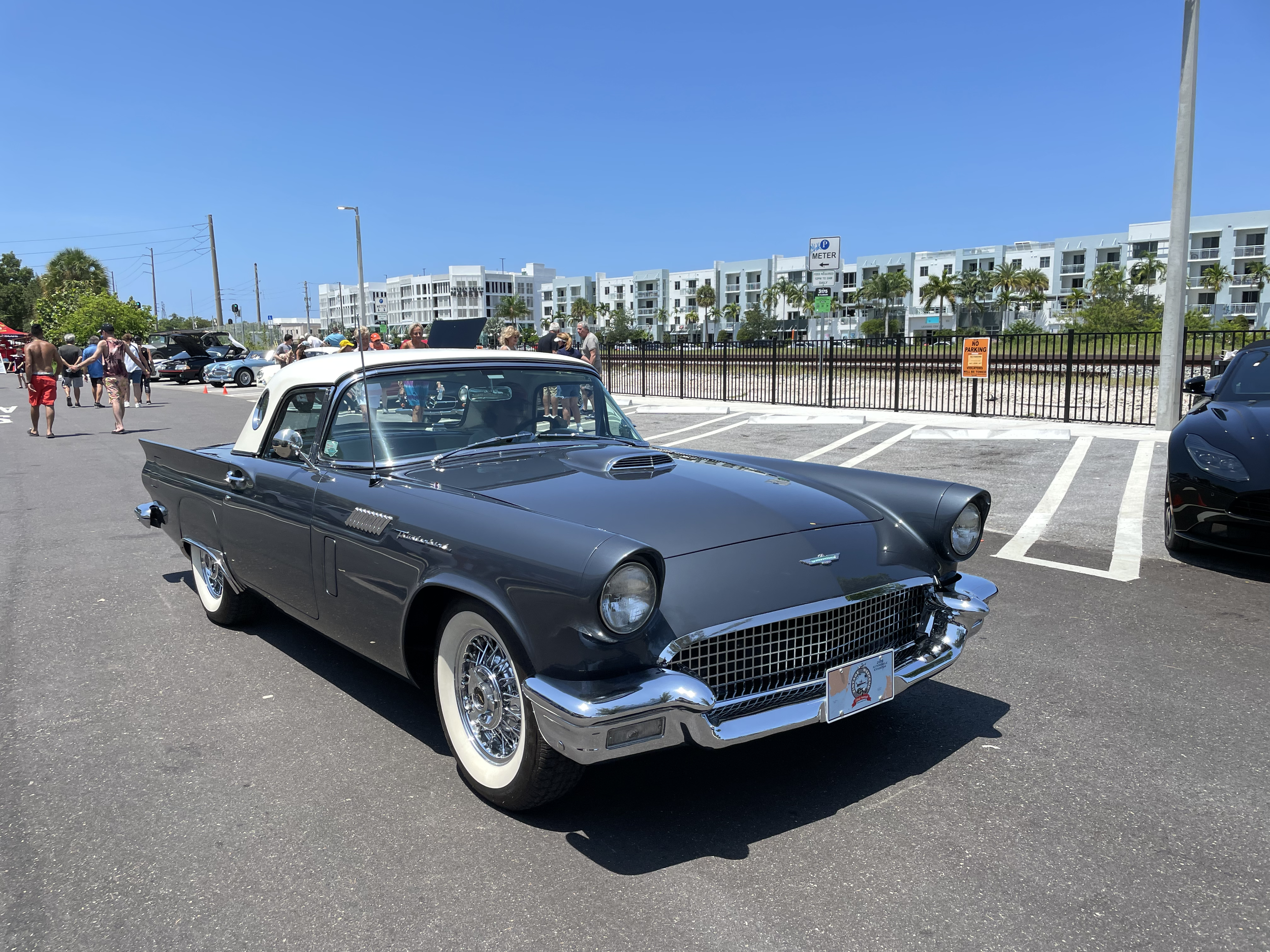 1957 FORD THUNDERBIRD